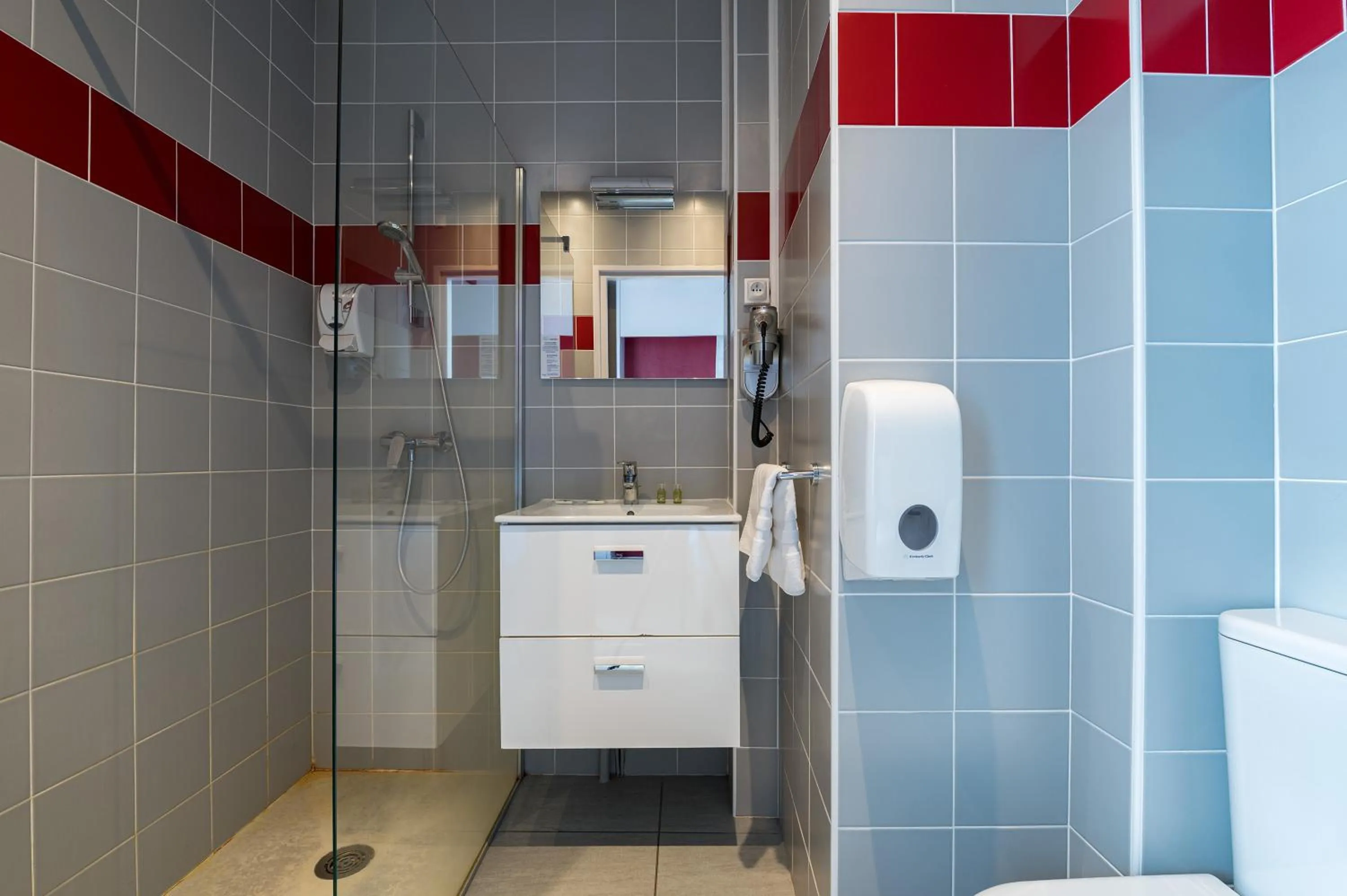 Shower in Hôtel Aragon - Centre ville gare