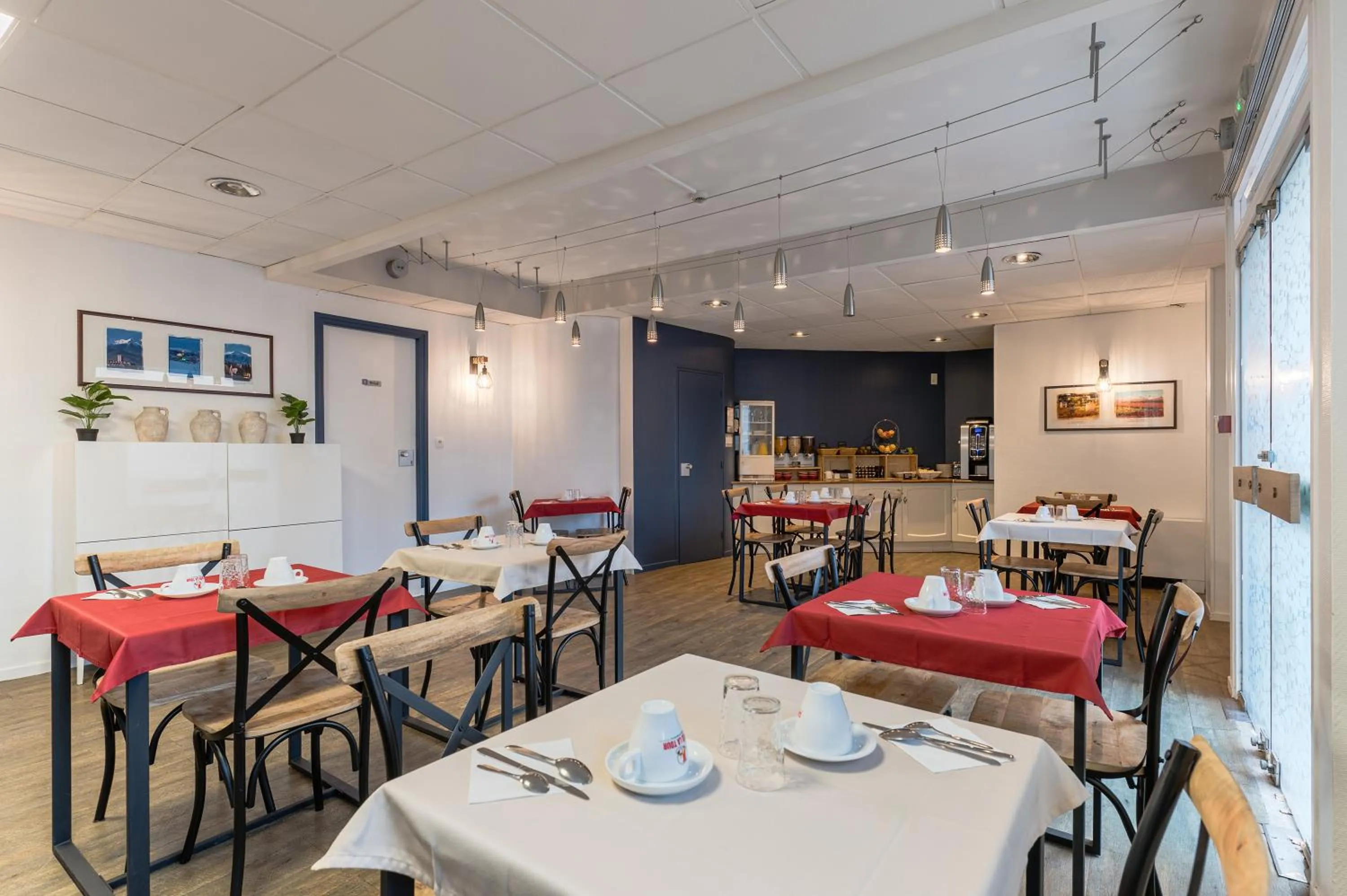 Breakfast in Hôtel Aragon - Centre ville gare