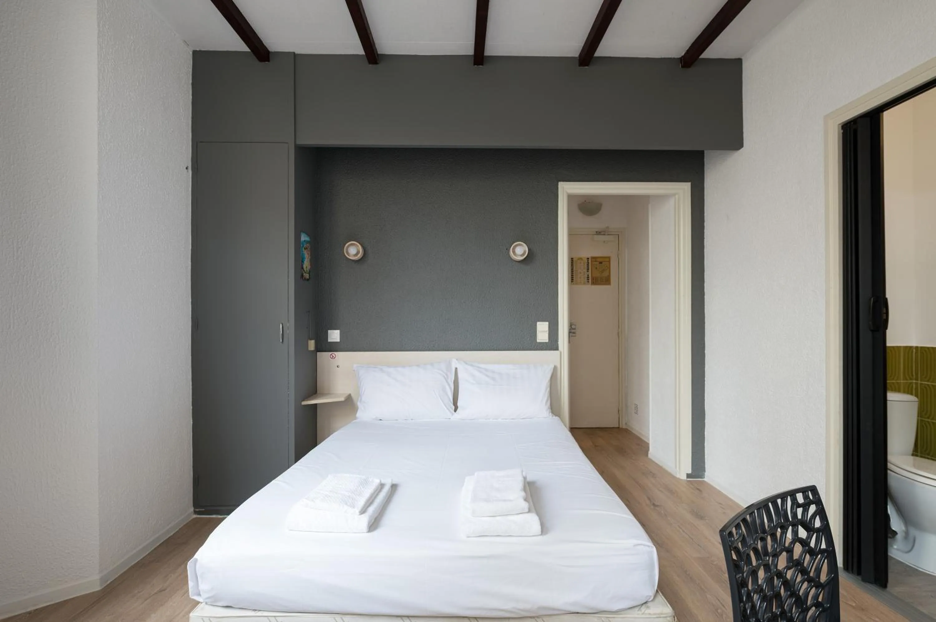 Bedroom, Bed in Hôtel Aragon - Centre ville gare
