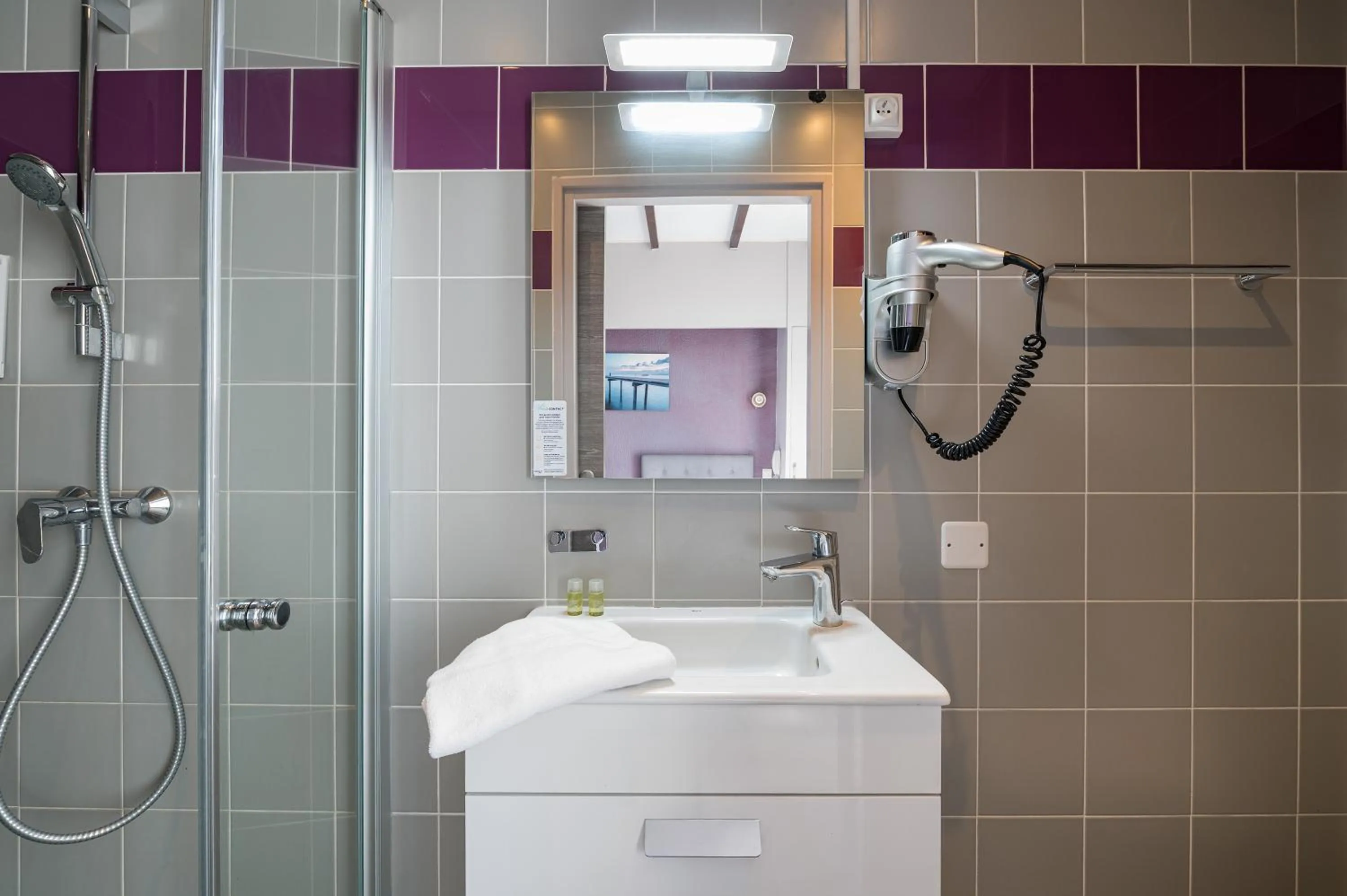 Shower in Hôtel Aragon - Centre ville gare