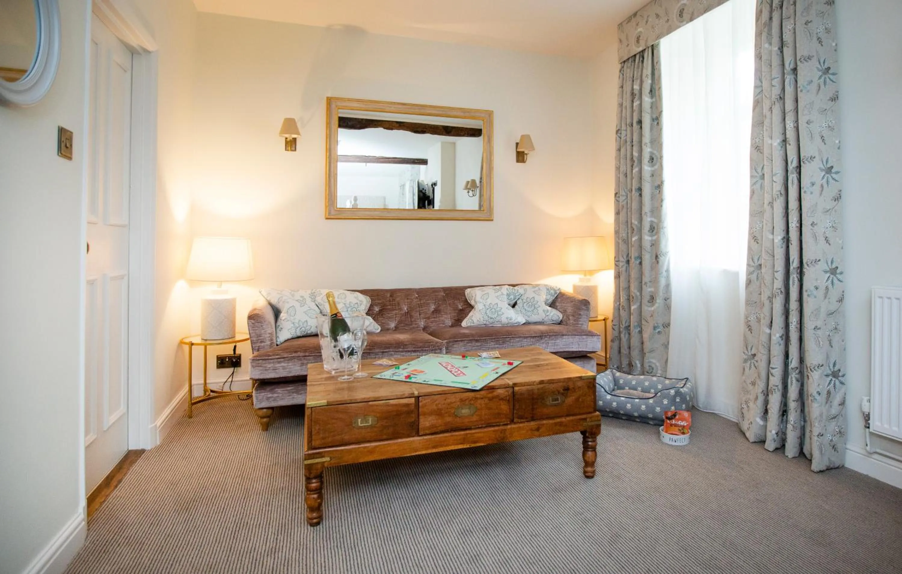 Seating area, Bed in Lords Of The Manor