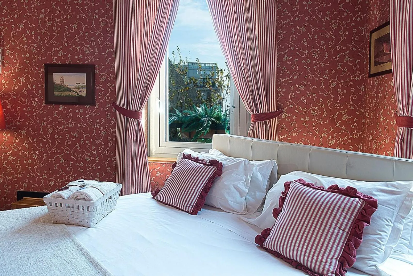 Decorative detail, Bed in Residenza Echia