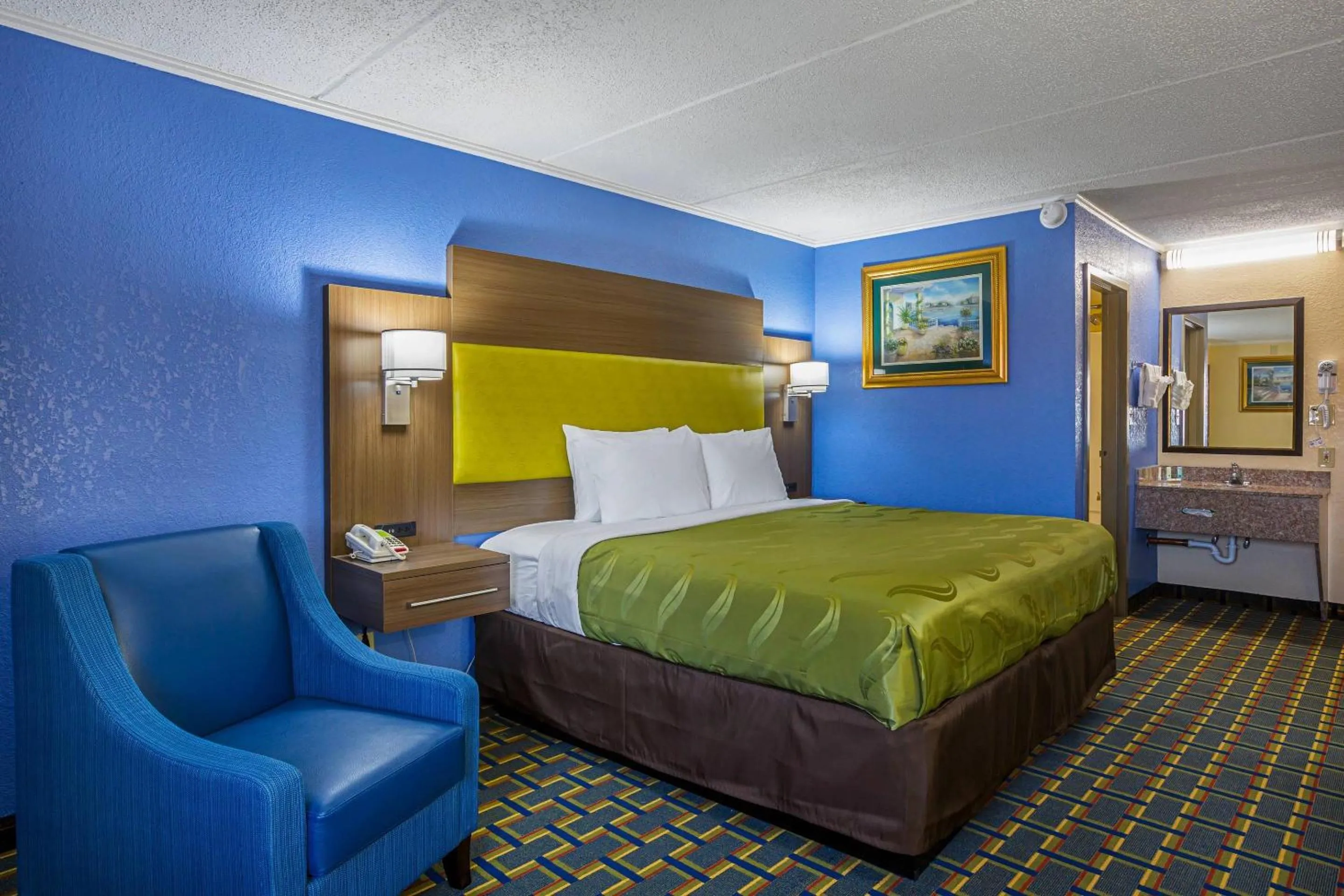 Bedroom, Bed in Quality Inn & Suites near Six Flags East