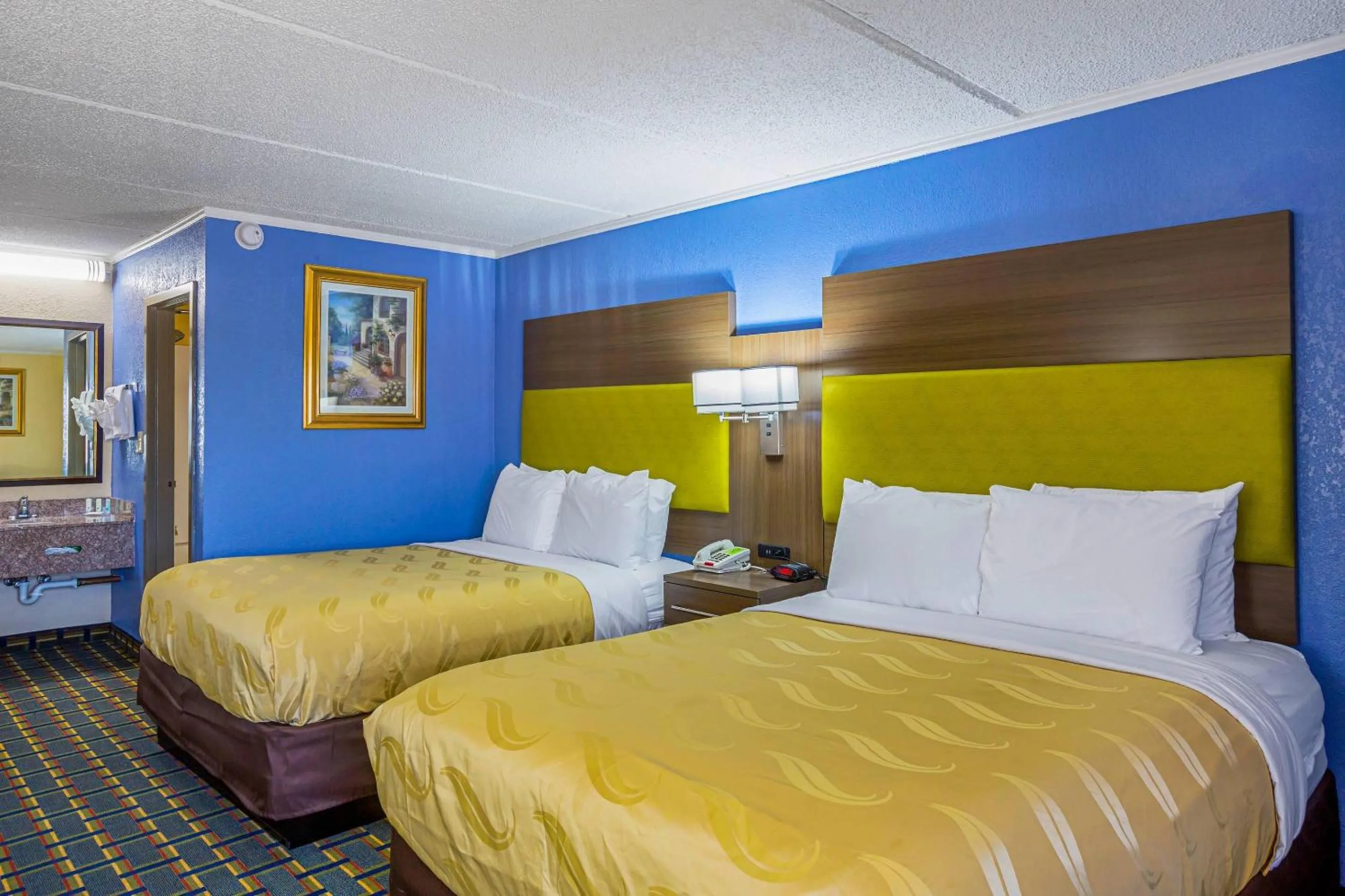 Bedroom, Bed in Quality Inn & Suites near Six Flags East