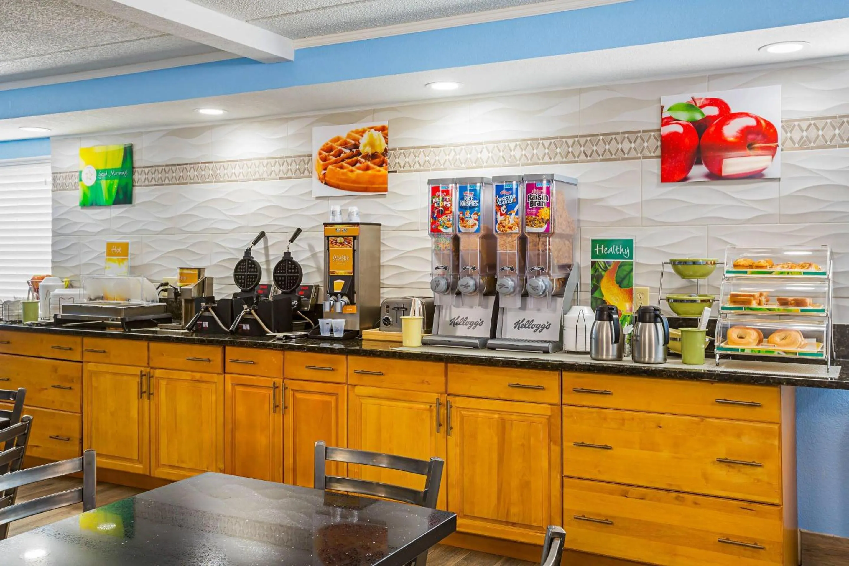 Breakfast in Quality Inn & Suites near Six Flags East