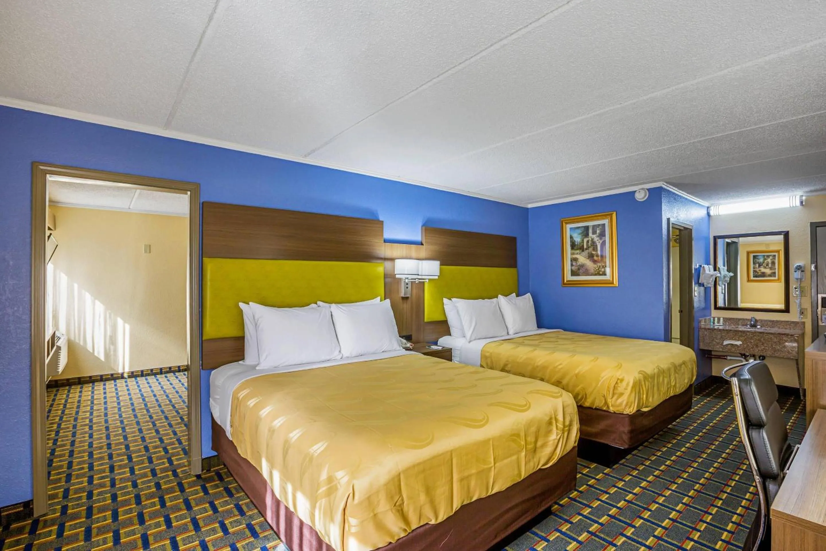 Bedroom, Bed in Quality Inn & Suites near Six Flags East