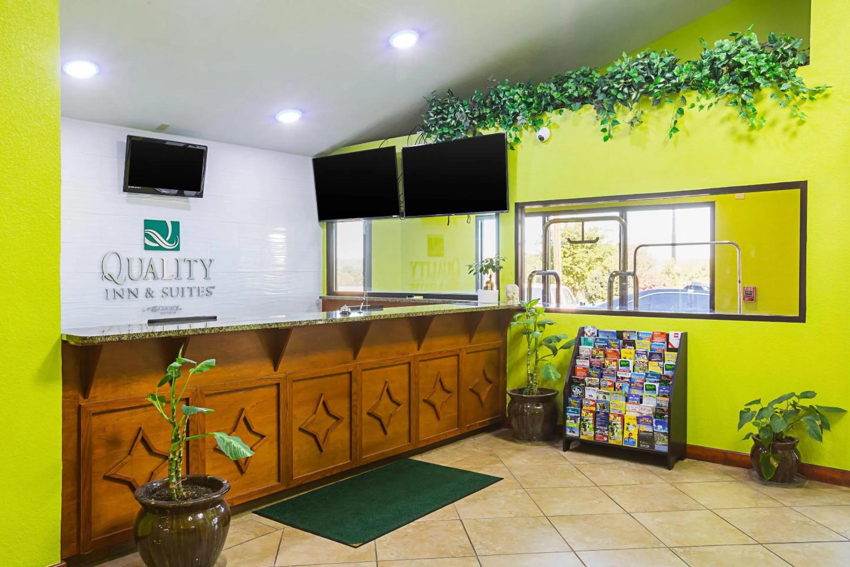 Lobby or reception in Quality Inn & Suites near Six Flags East
