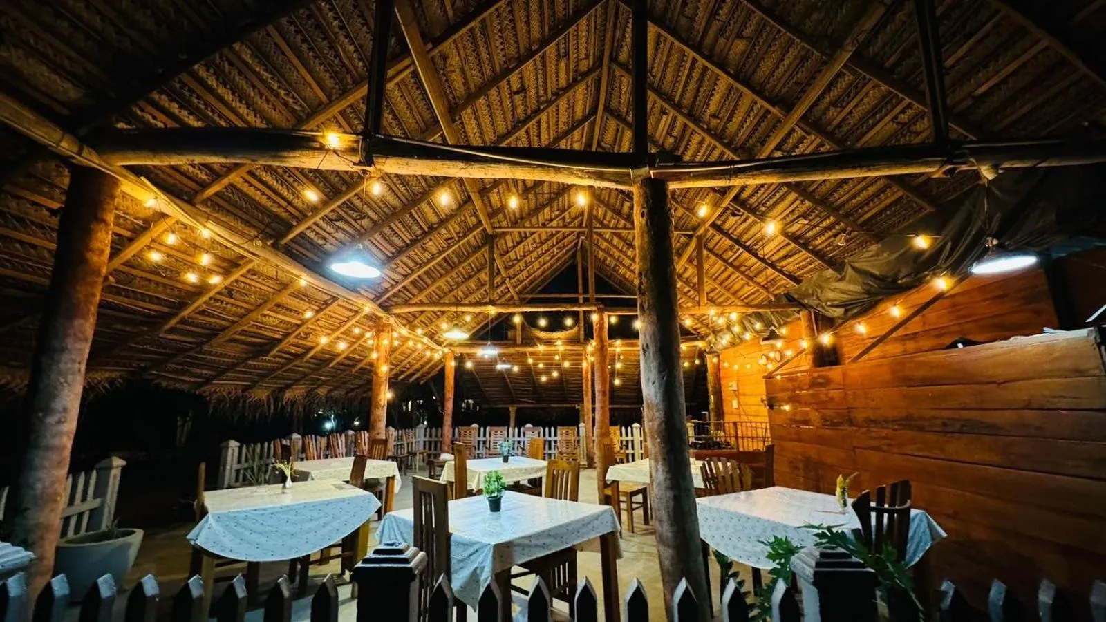 Restaurant/places to eat in Sunshine Resort & Spa Sigiriya