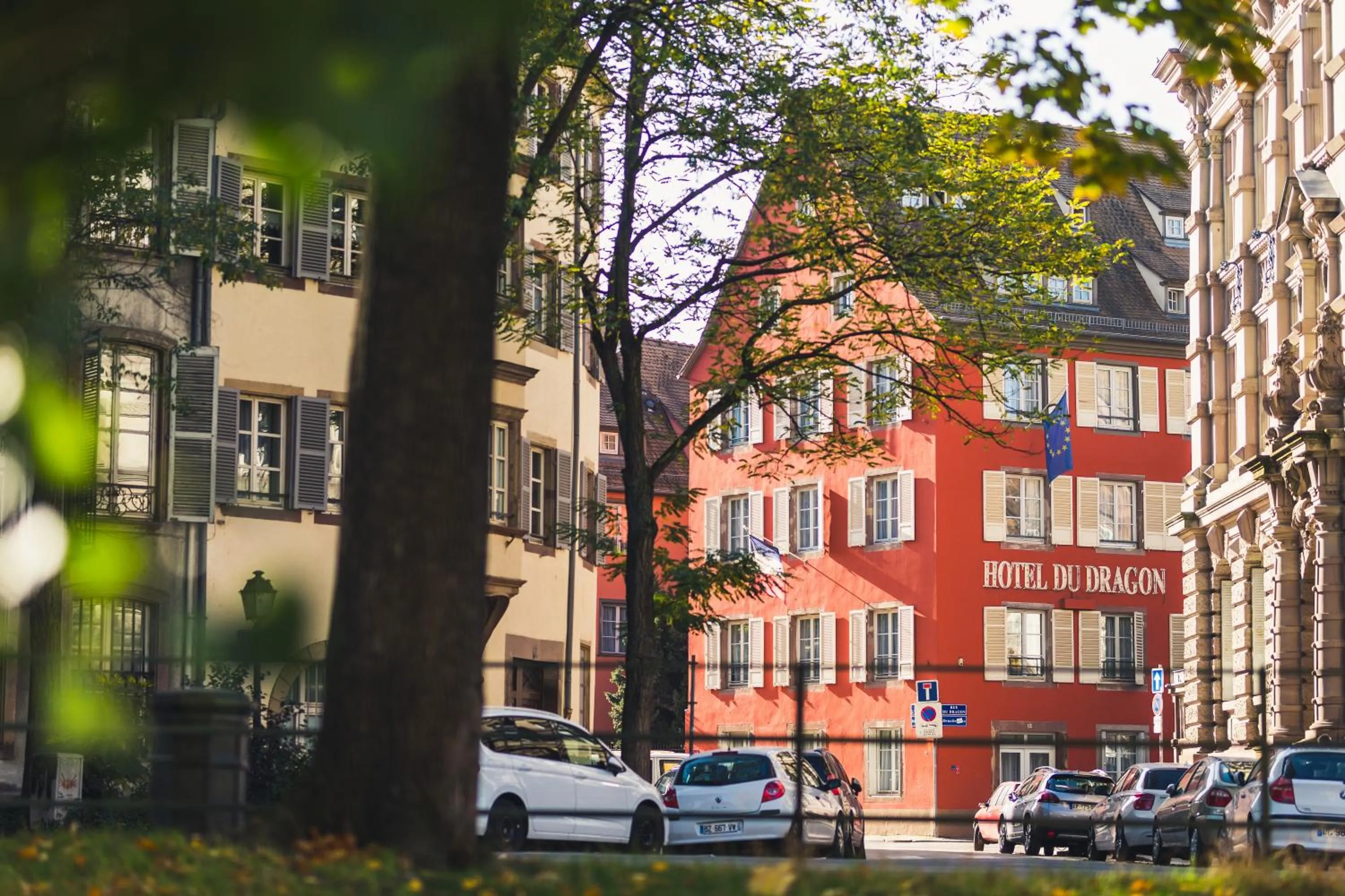 Facade/entrance in Hôtel Du Dragon