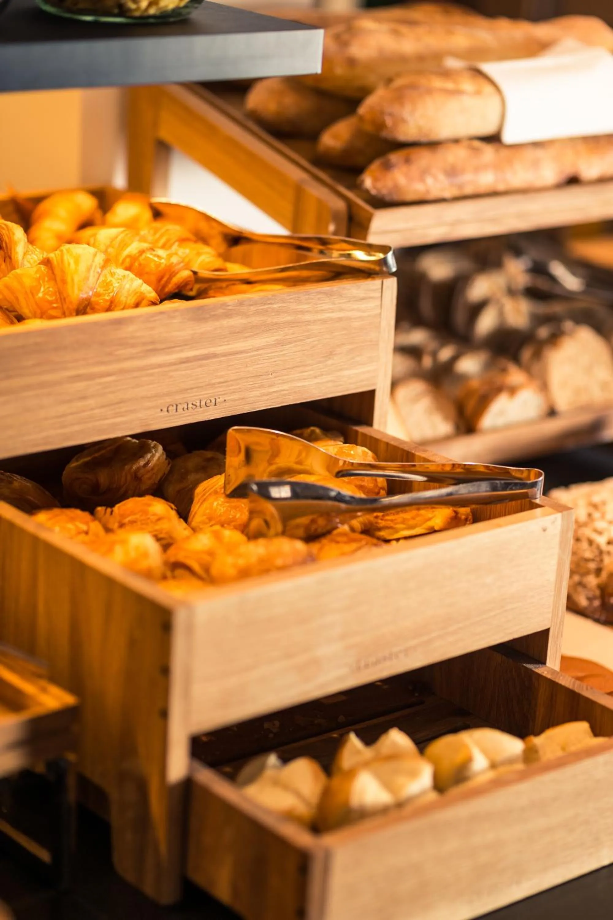 Food and drinks in Hôtel Du Dragon