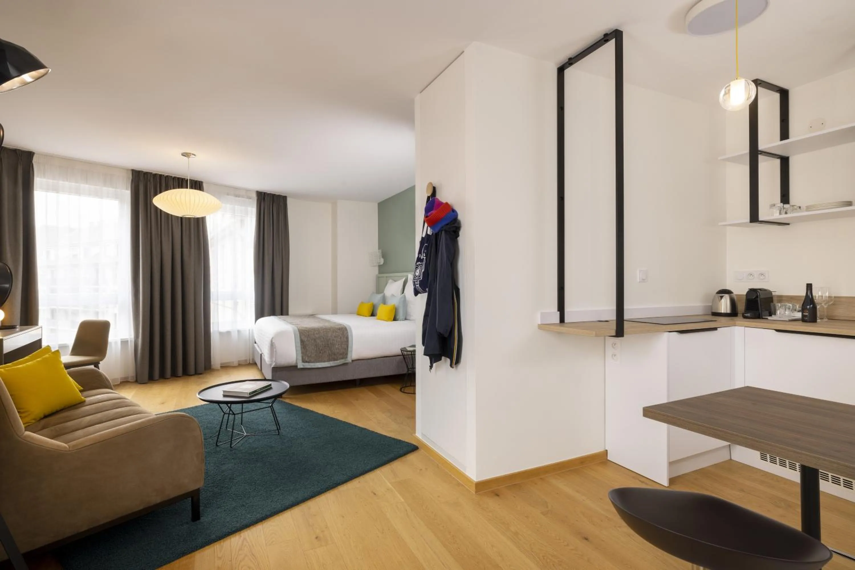 Photo of the whole room, Bed in Hôtel Du Dragon