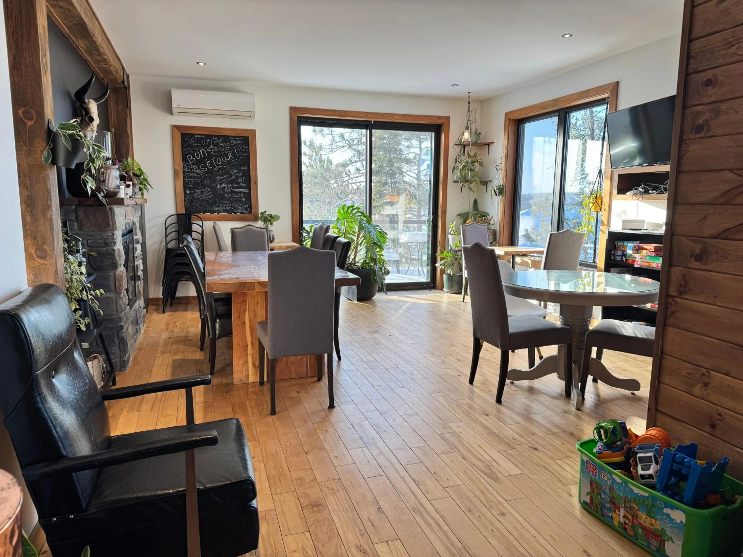 Communal kitchen in Gîte du Haut des Arbres