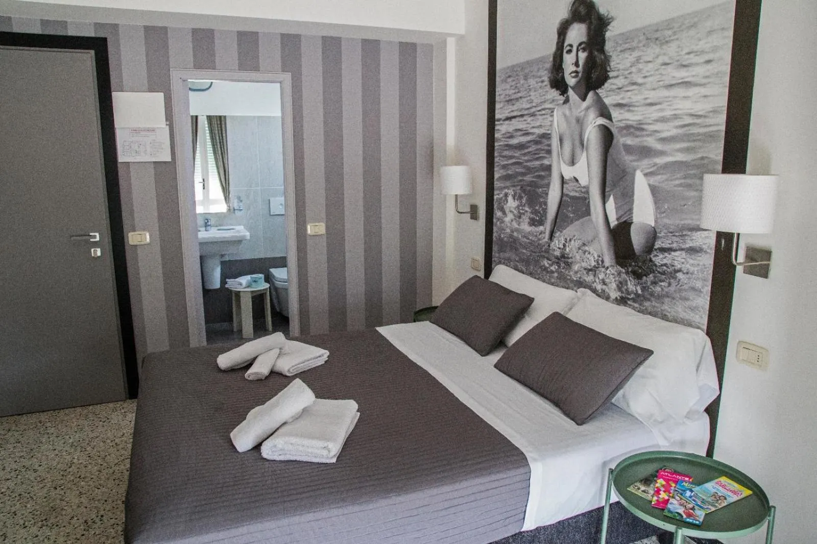 Photo of the whole room in Hotel Hollywood