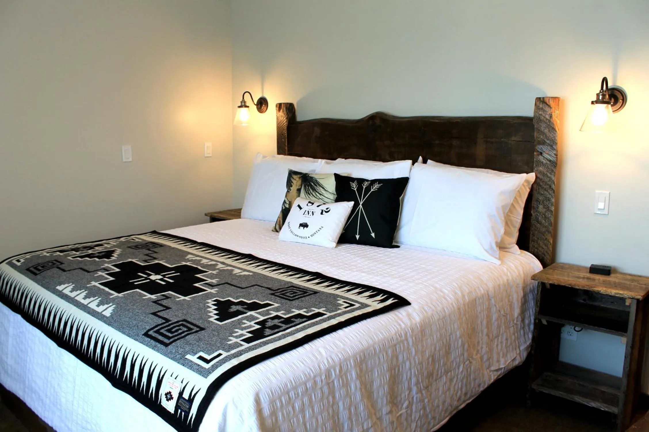 Bed in 1872 Inn - Adults Exclusive