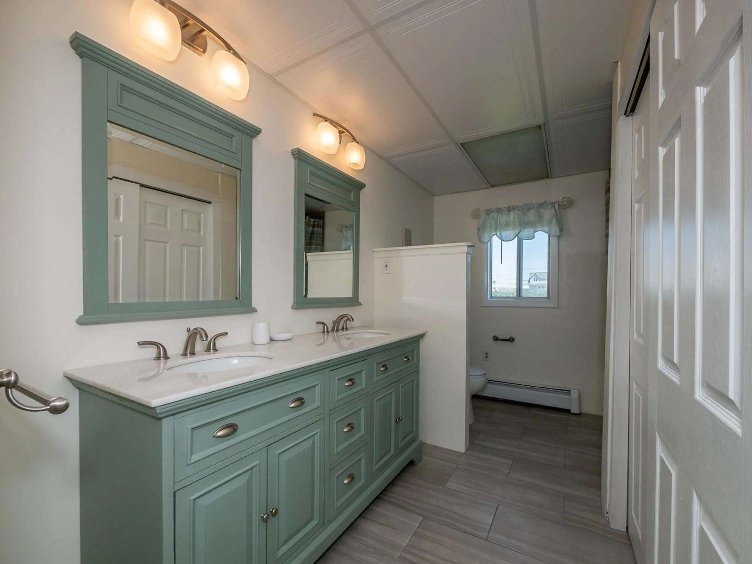 Bathroom in Sea Latch Inn