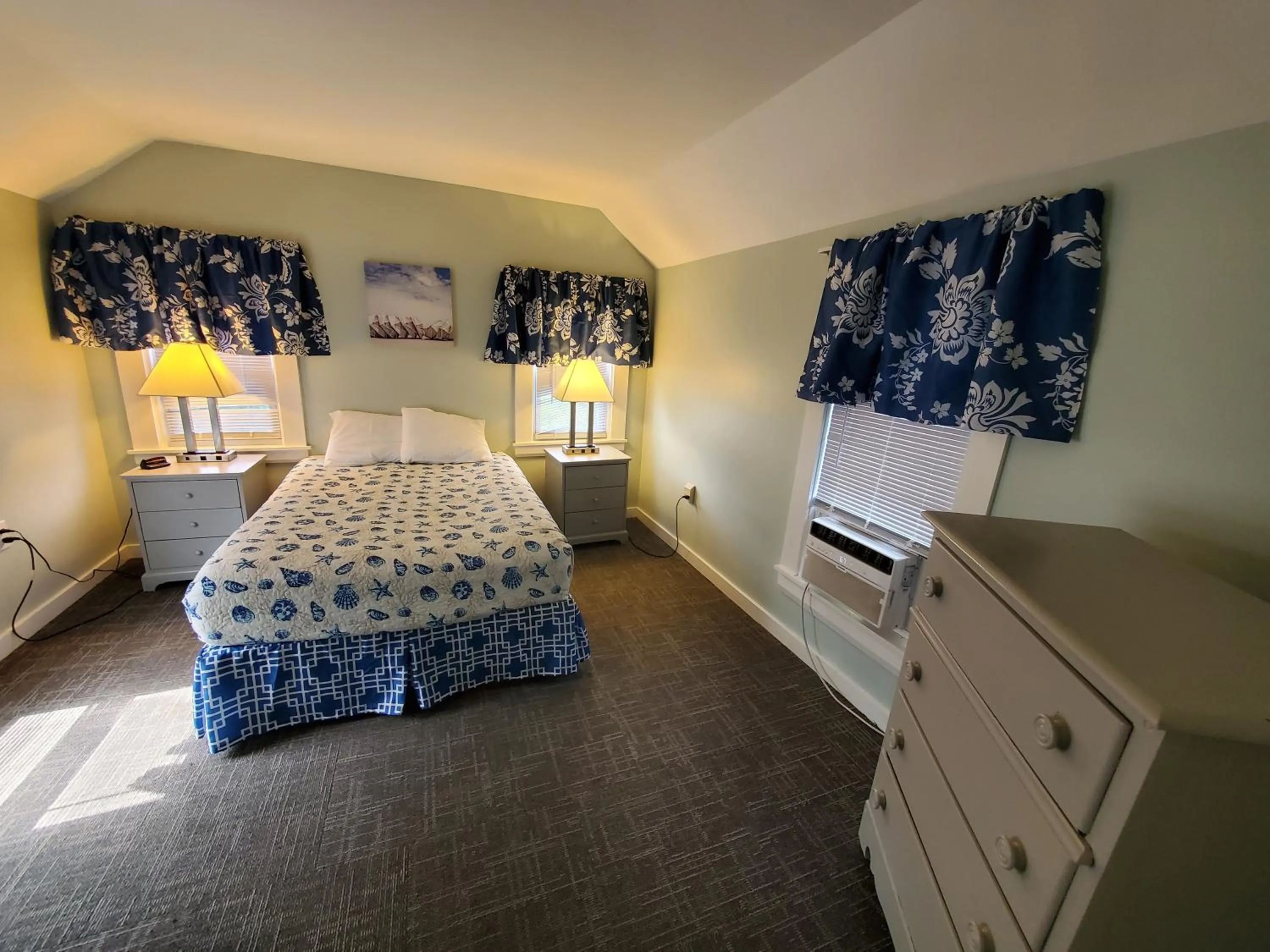 Bed in Sea Latch Inn