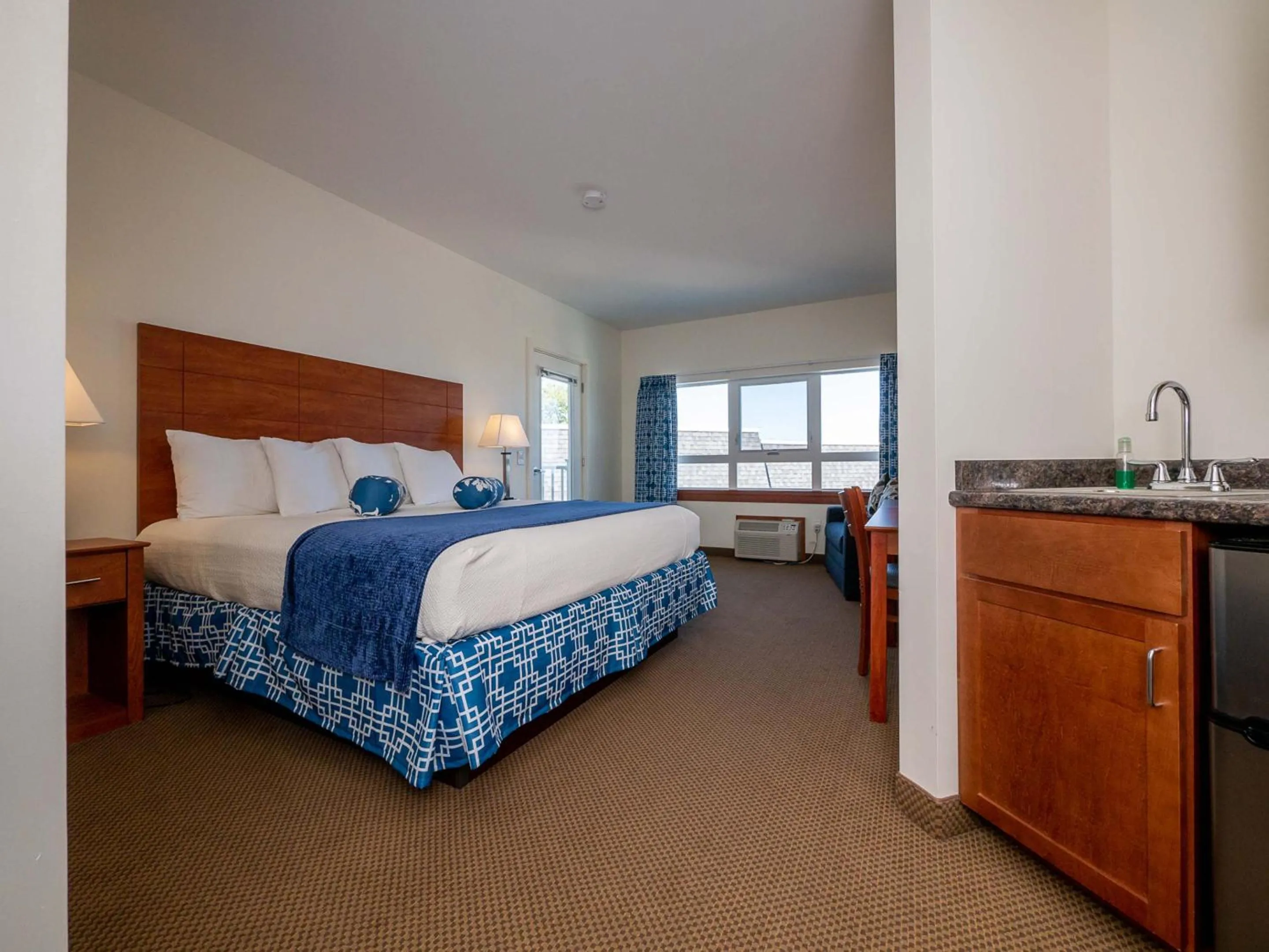 Photo of the whole room in Sea Latch Inn