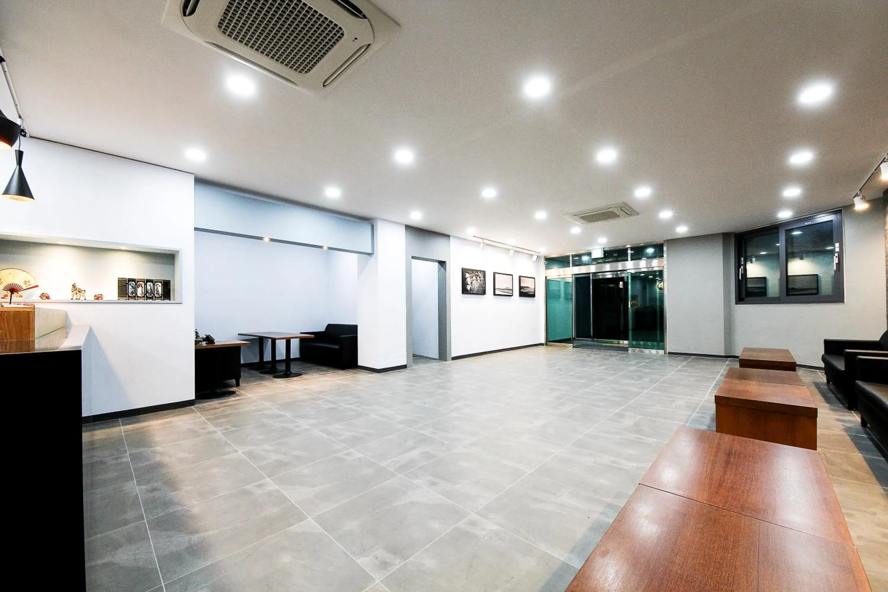 Seating area in Jeju Jungmun Ocean Blue Hotel