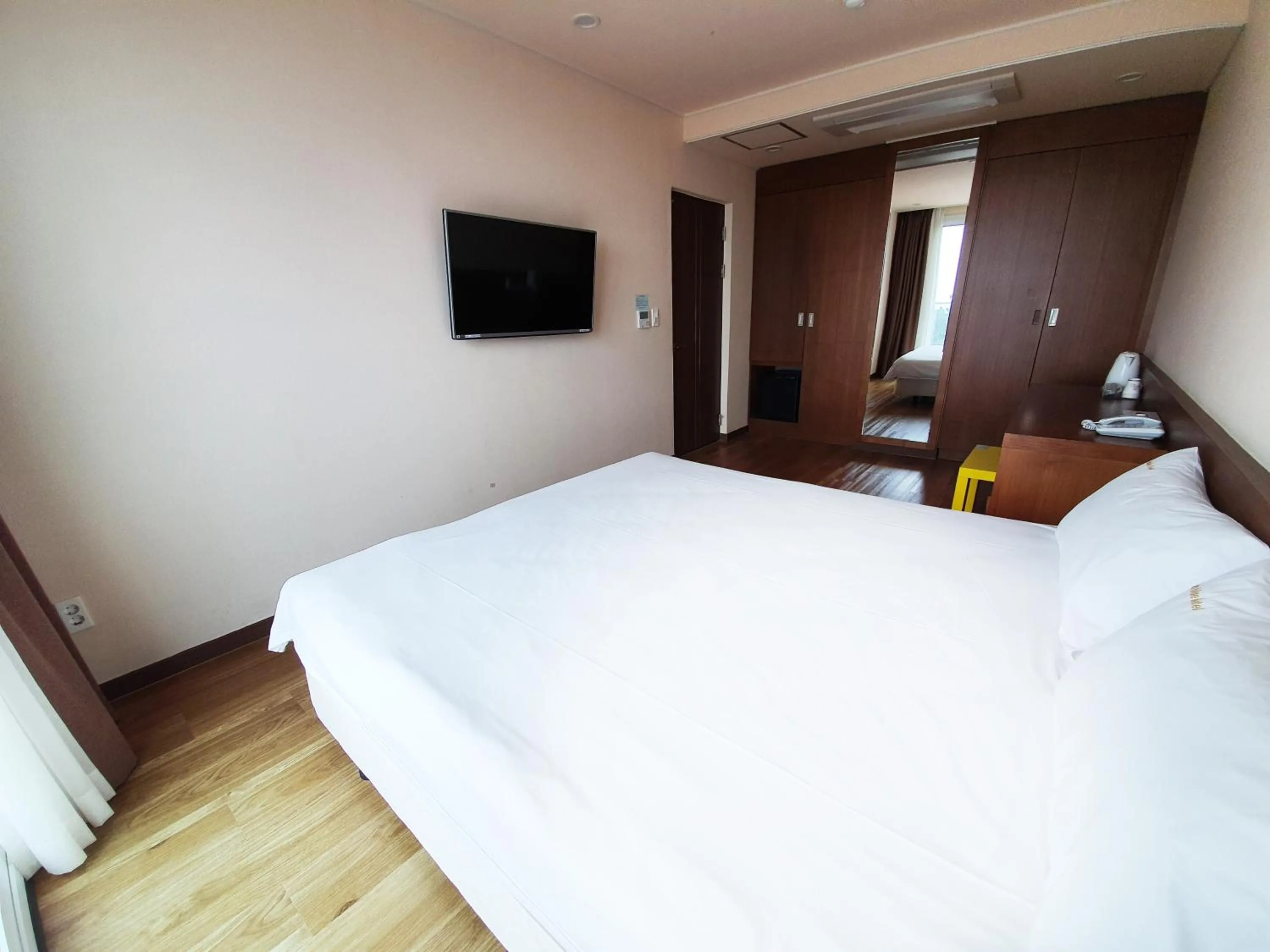 Bed in Jeju Jungmun Ocean Blue Hotel