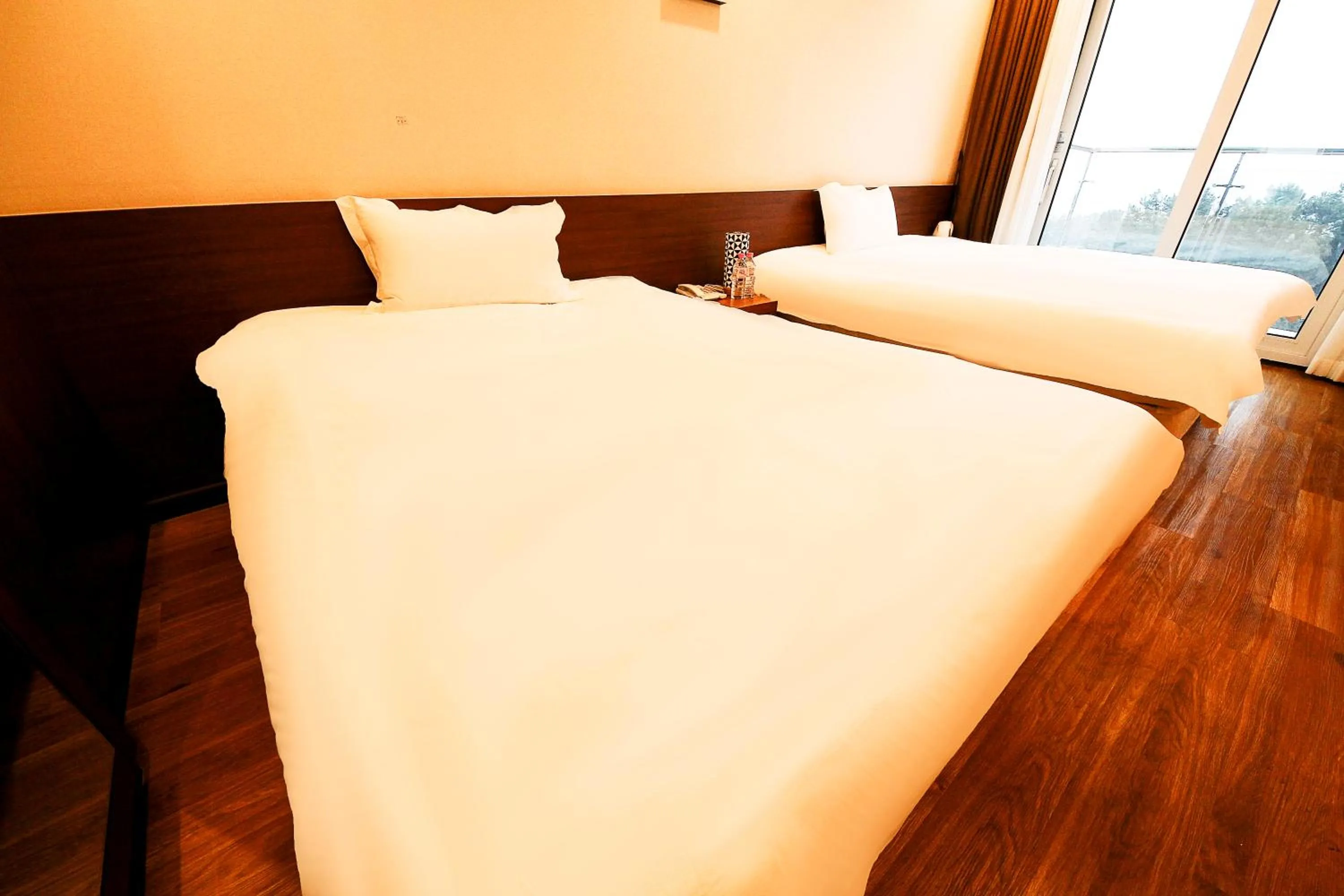 Photo of the whole room, Bed in Jeju Jungmun Ocean Blue Hotel