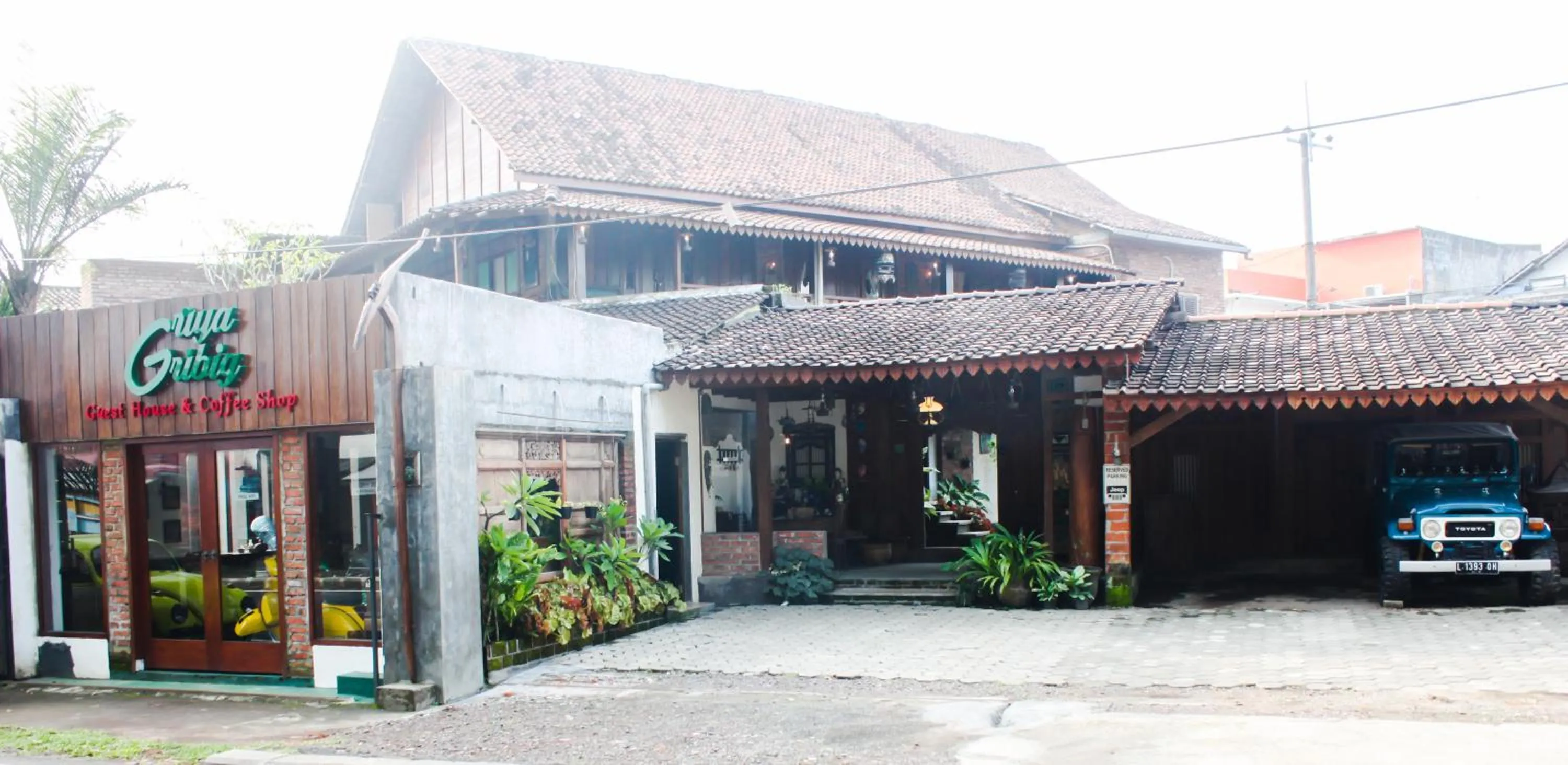 Facade/entrance in Griya Gribig Guest House Mitra RedDoorz