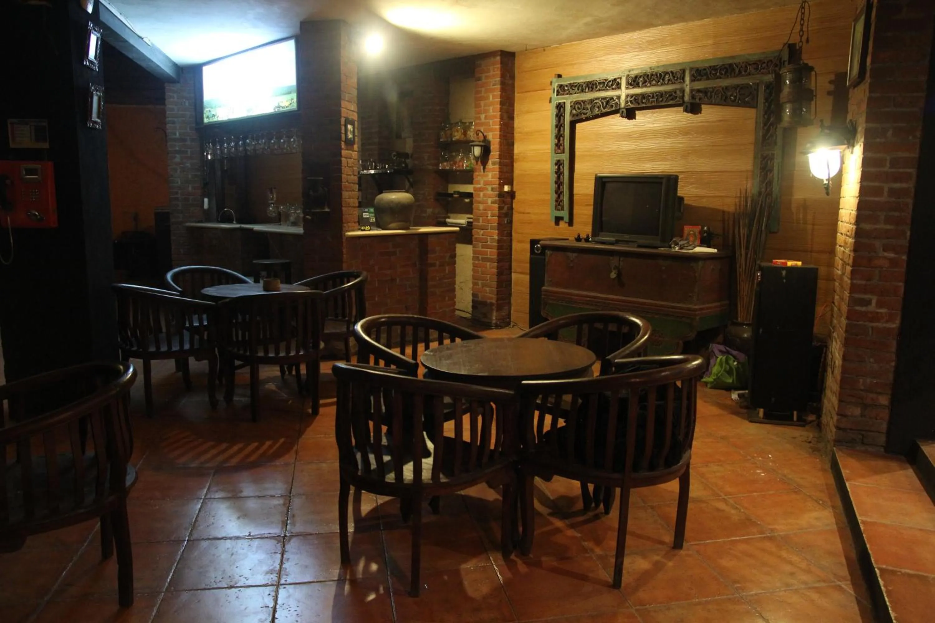 Lounge or bar in Griya Gribig Guest House Mitra RedDoorz
