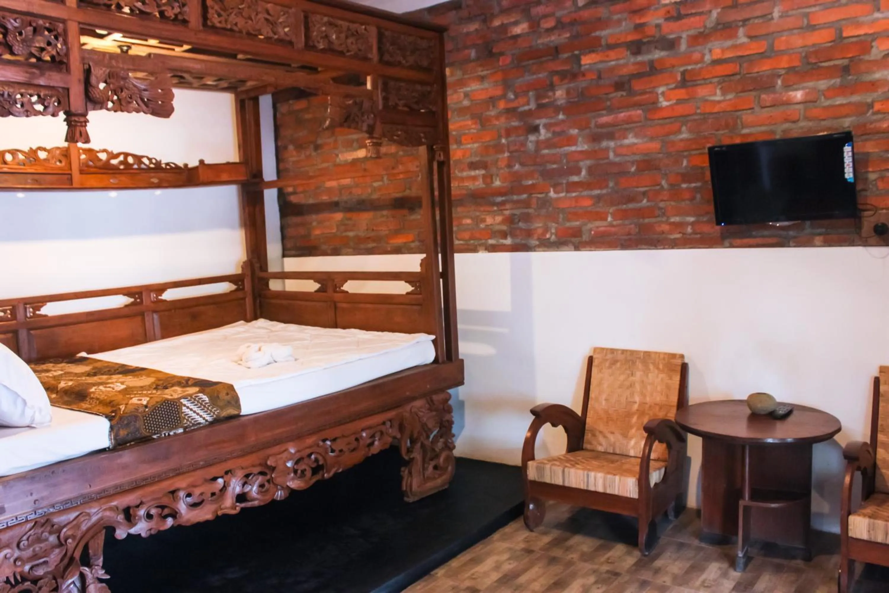 Living room, Bed in Griya Gribig Guest House Mitra RedDoorz