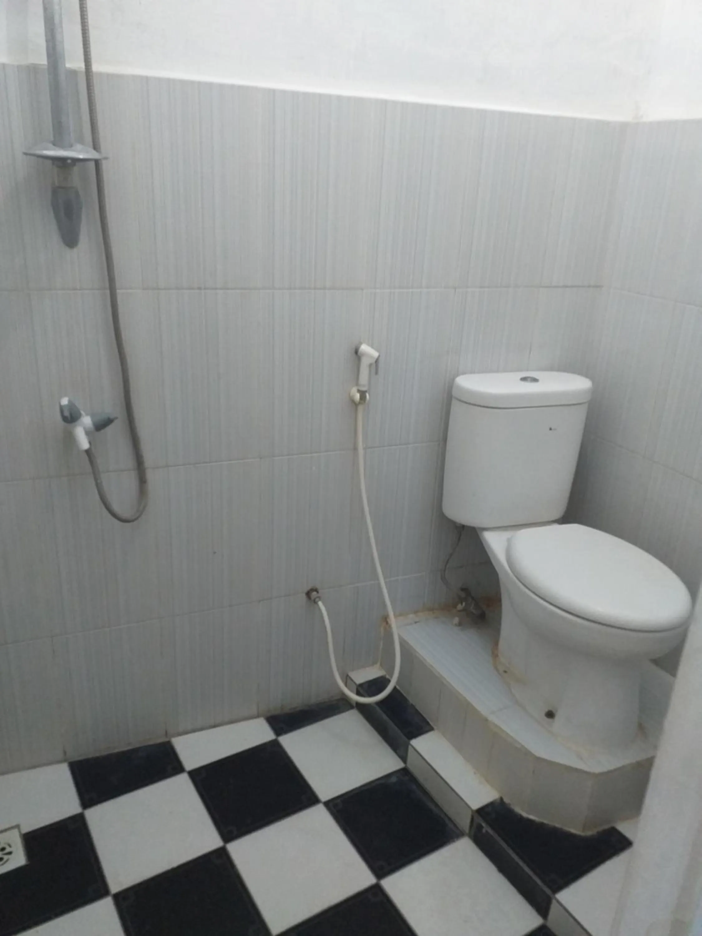 Shower in Kenangan Guest House