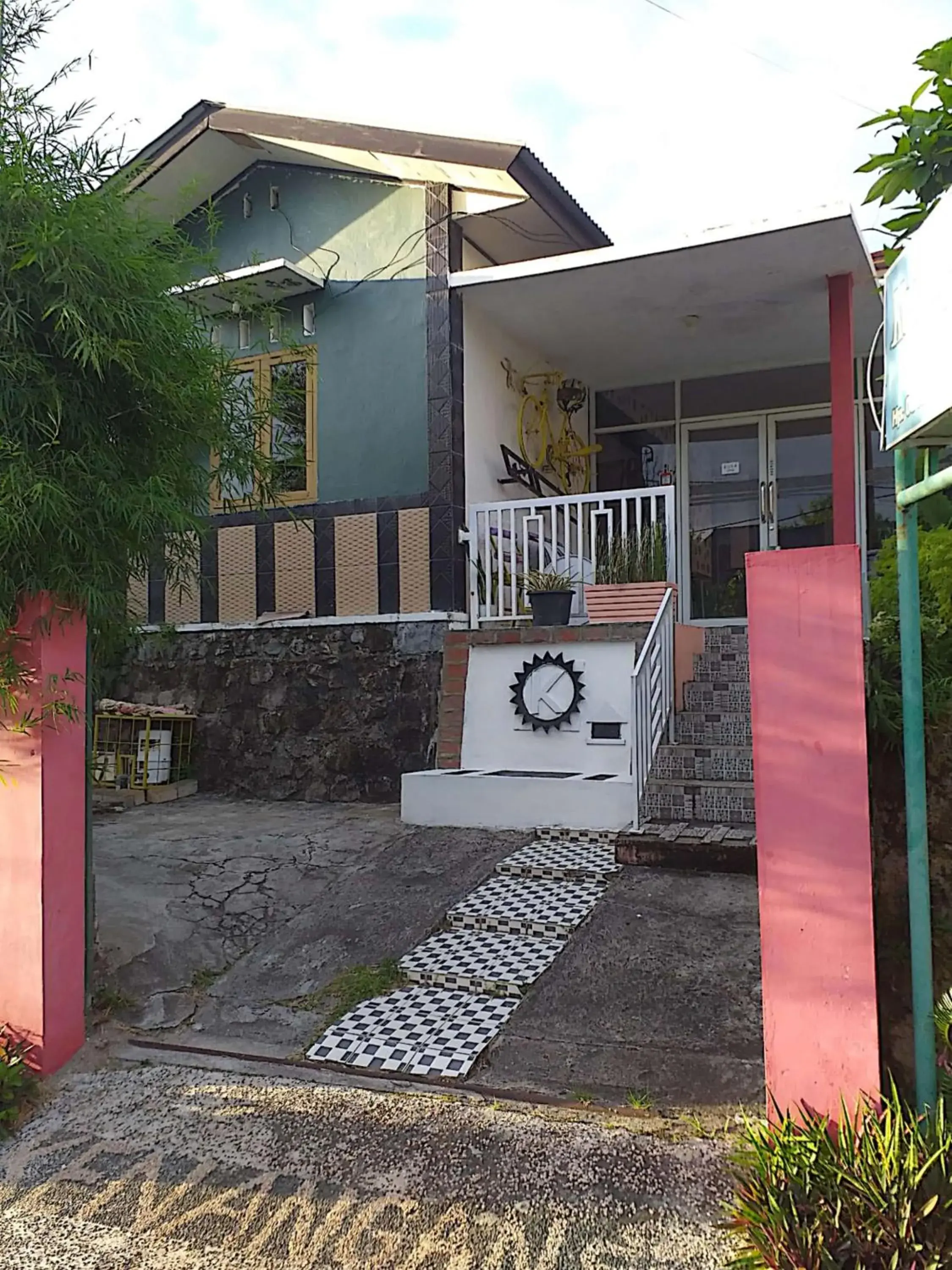 Property building in Kenangan Guest House Property building in Kenangan Guest House