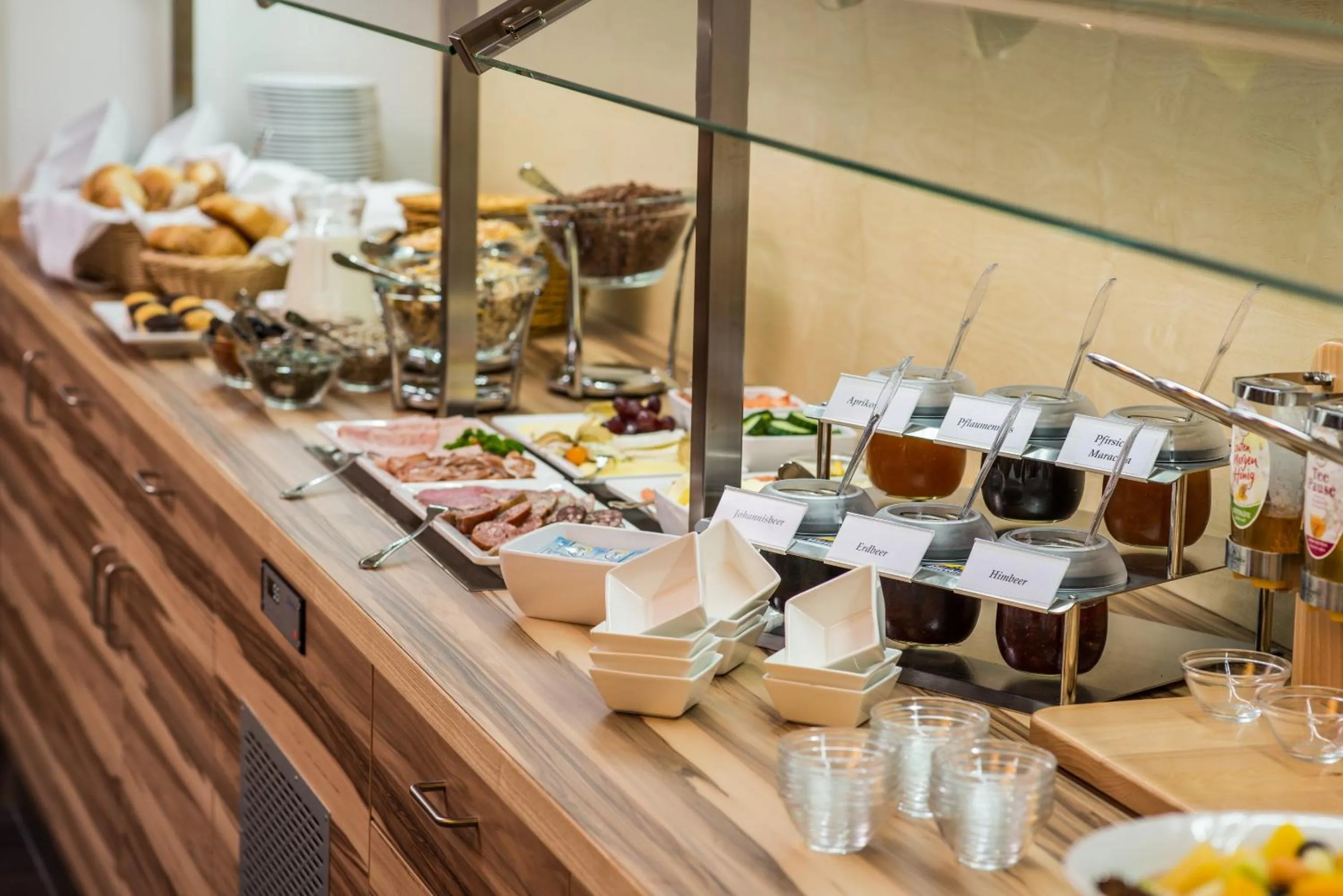 Food and drinks in B&S Hotel Am Bachhaus