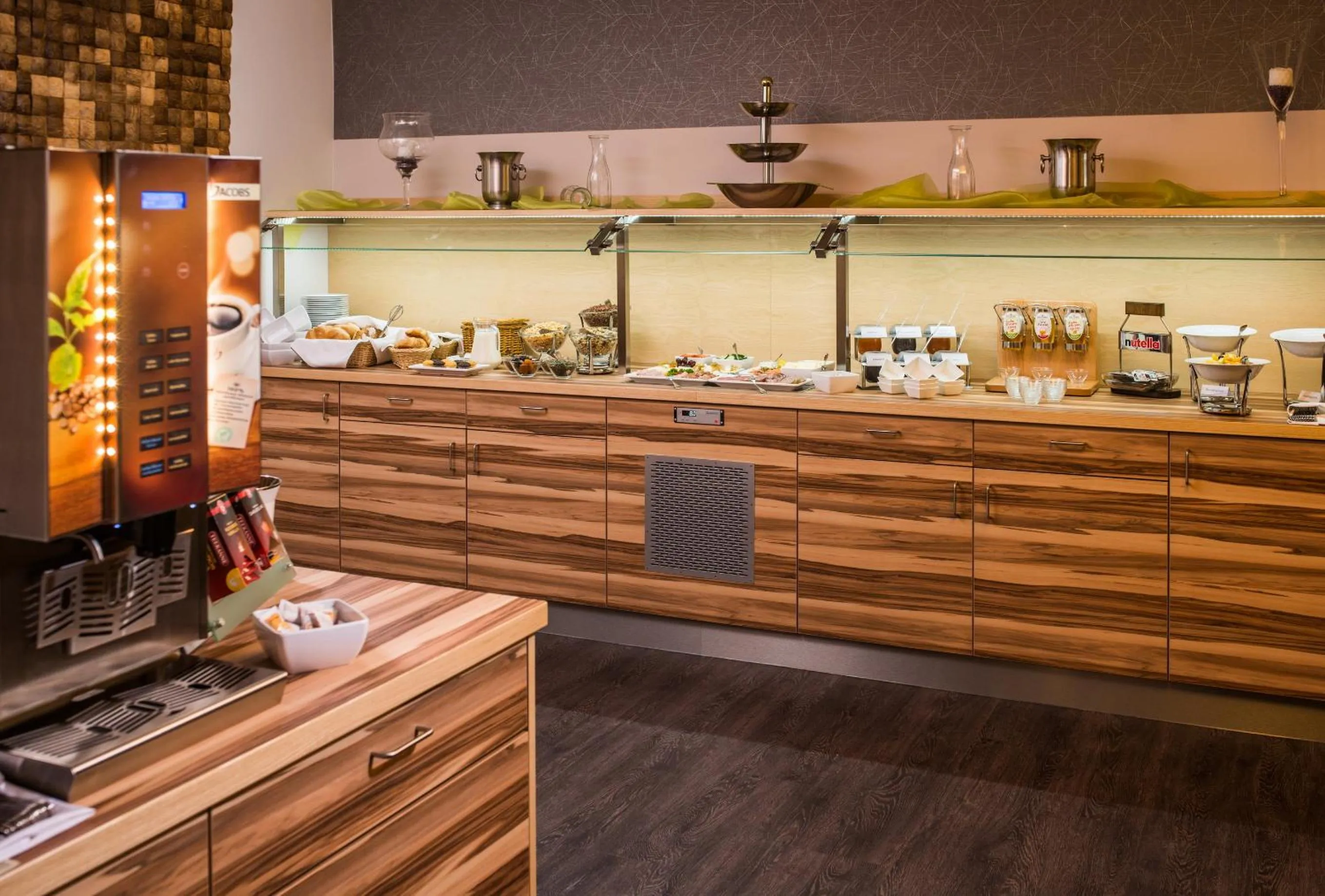 Restaurant/places to eat in B&S Hotel Am Bachhaus