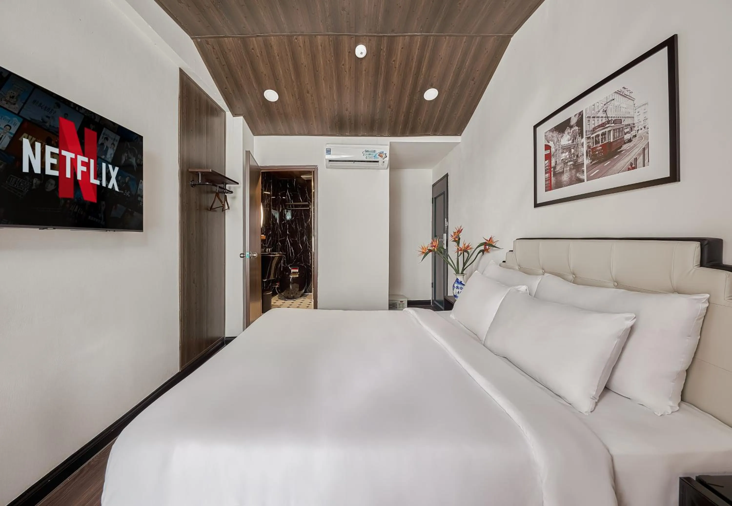 Bed in The Passion Suites Hotel & Spa