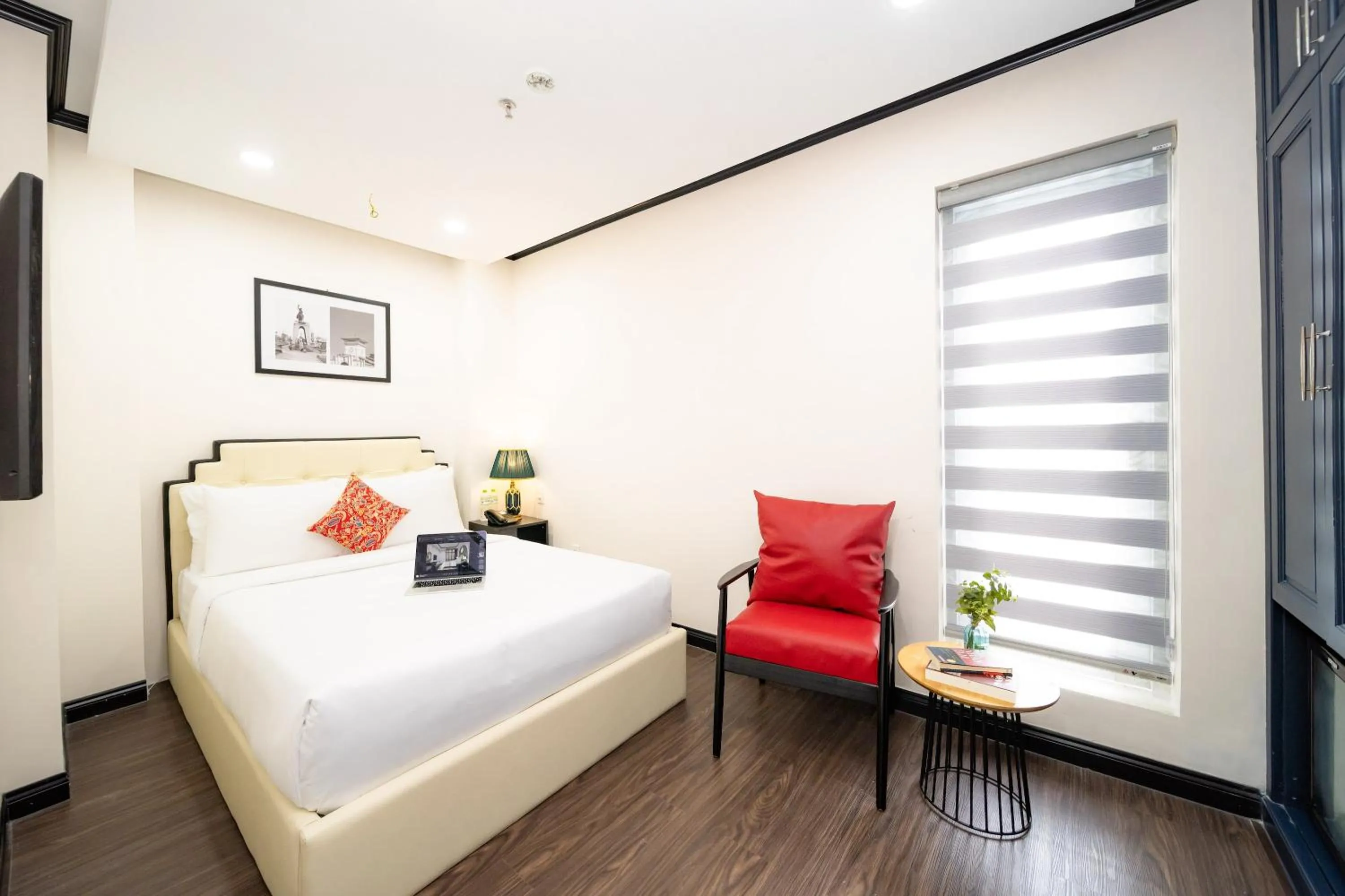 TV and multimedia, Bed in The Passion Suites Hotel & Spa