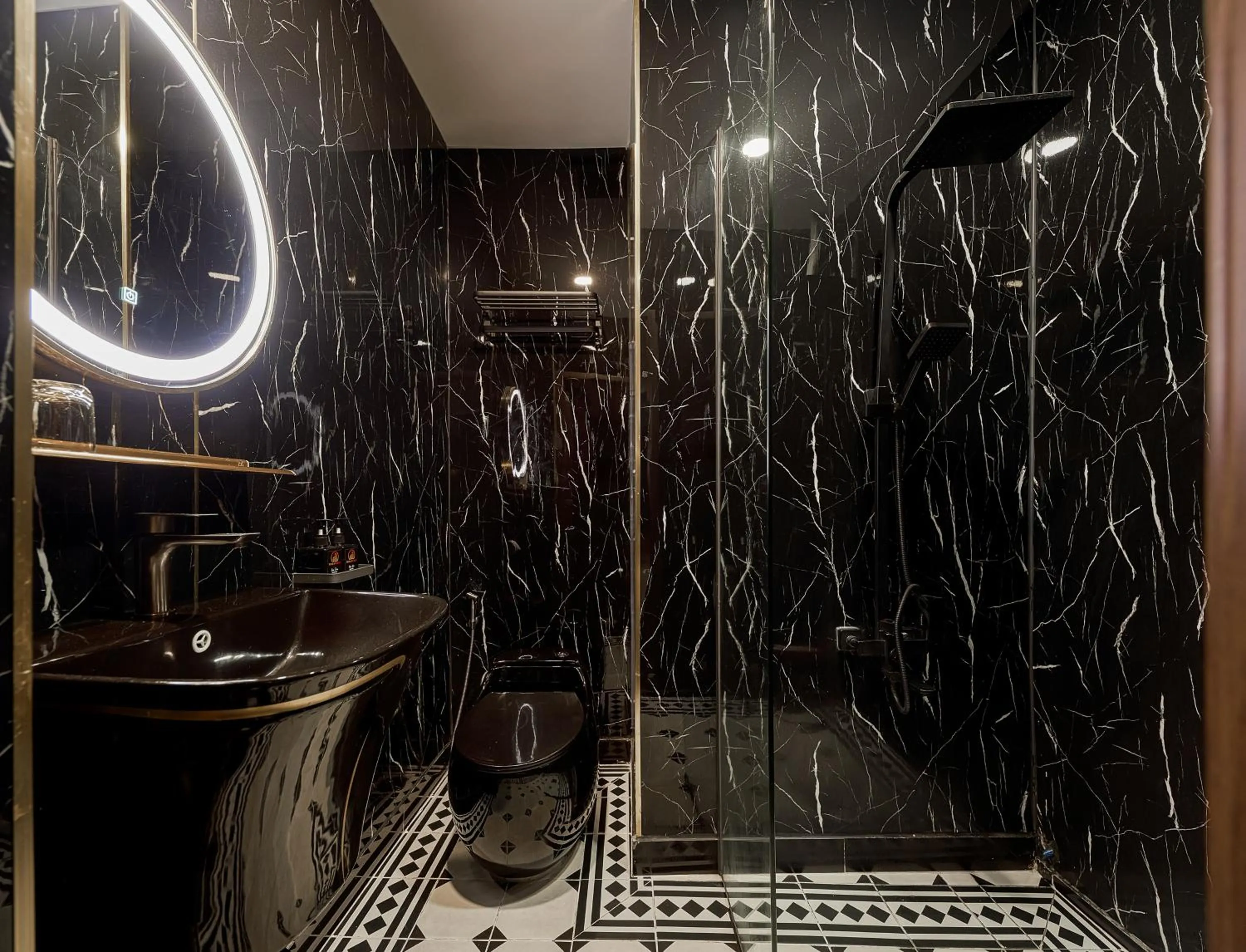 Shower in The Passion Suites Hotel & Spa