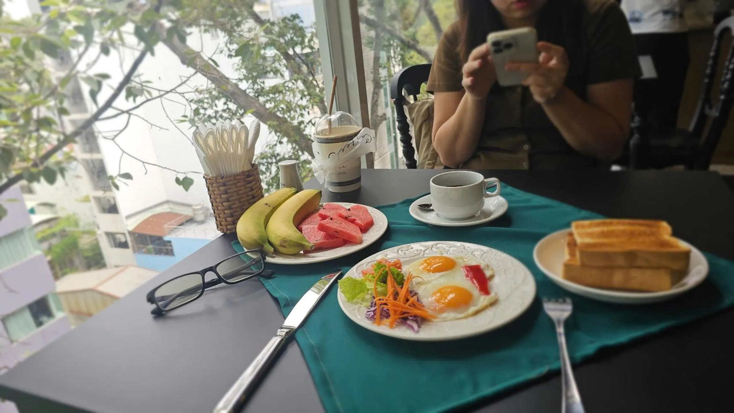 Restaurant/places to eat in The Passion Suites Hotel & Spa