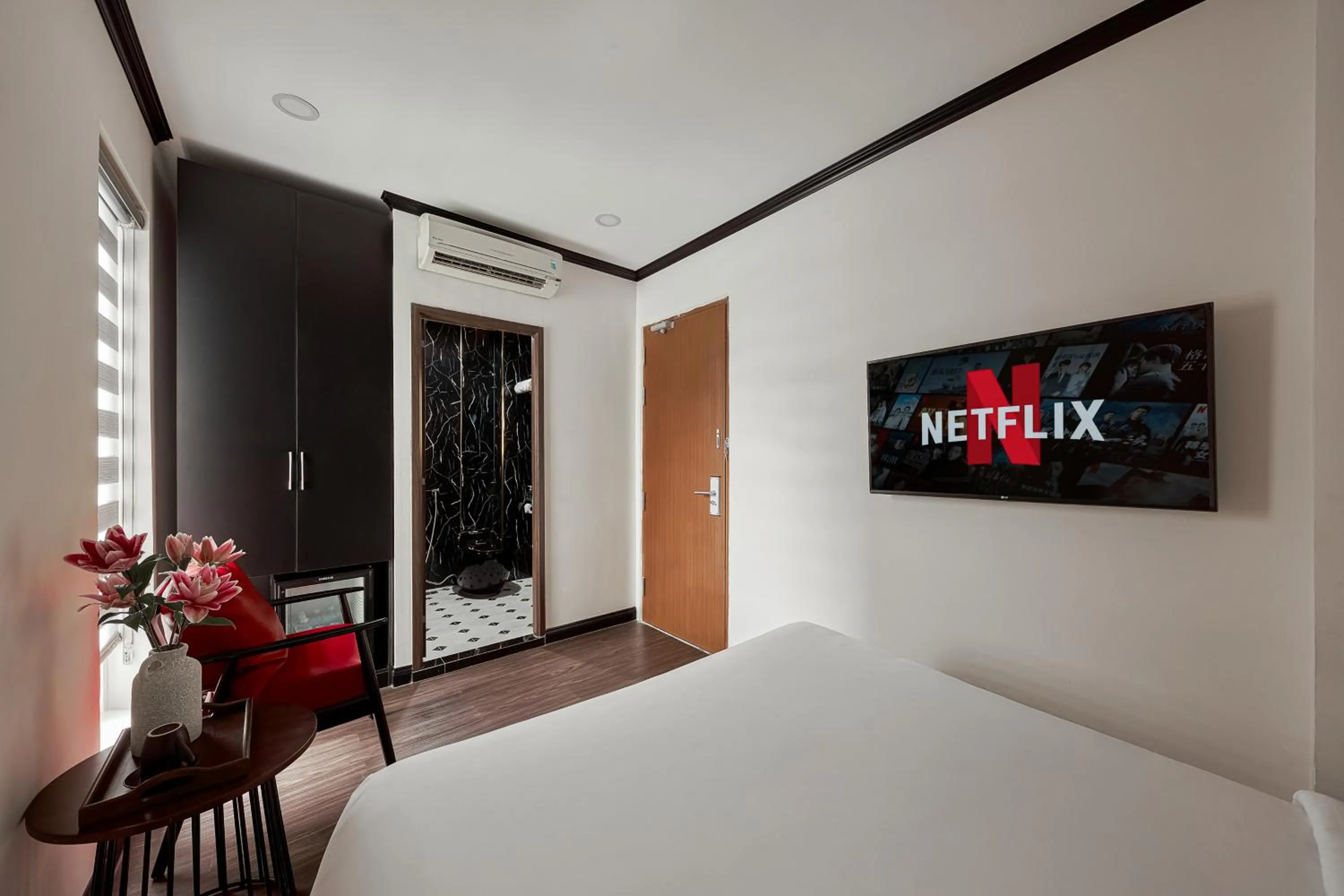 TV and multimedia, Bed in The Passion Suites Hotel & Spa
