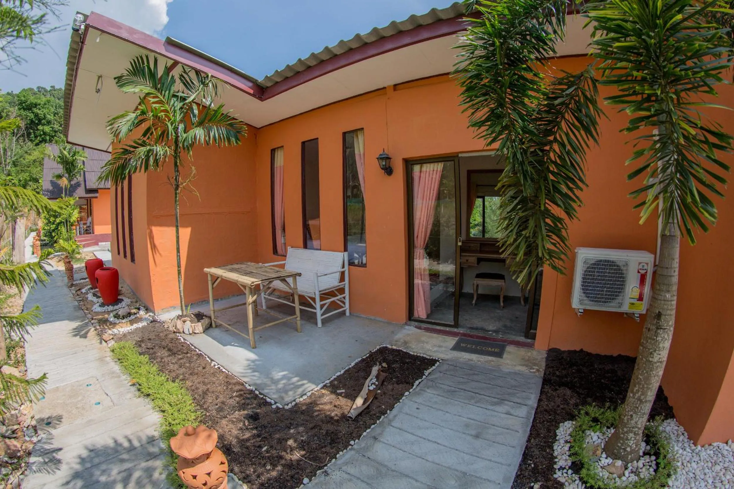 Property building in El Greco Bungalows Koh Lanta