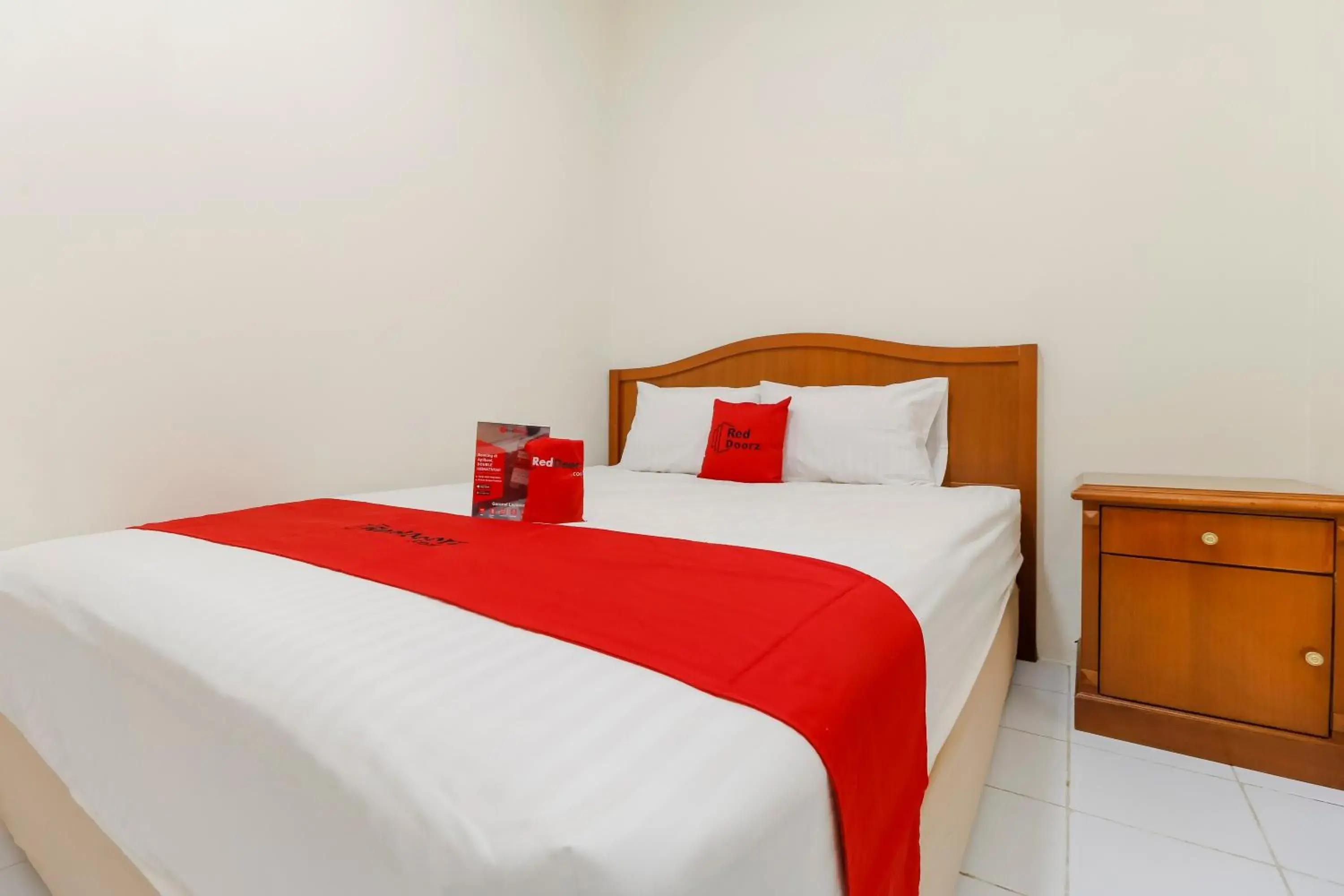 RedDoorz Double Room in RedDoorz Plus near Ciputra World Kuningan 2 RedDoorz Double Room in RedDoorz Plus near Ciputra World Kuningan 2