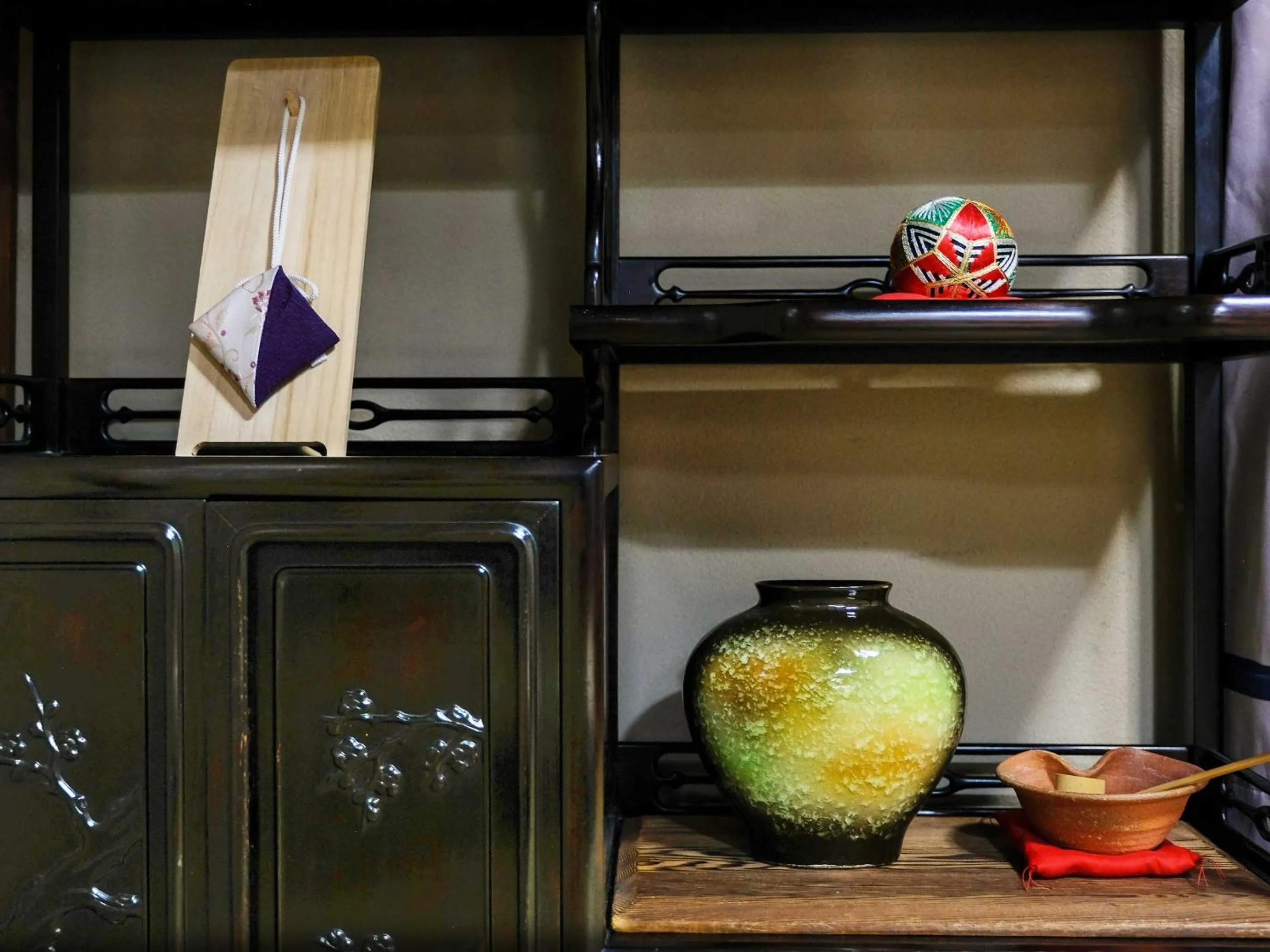 Decorative detail in K-style kinkakuji