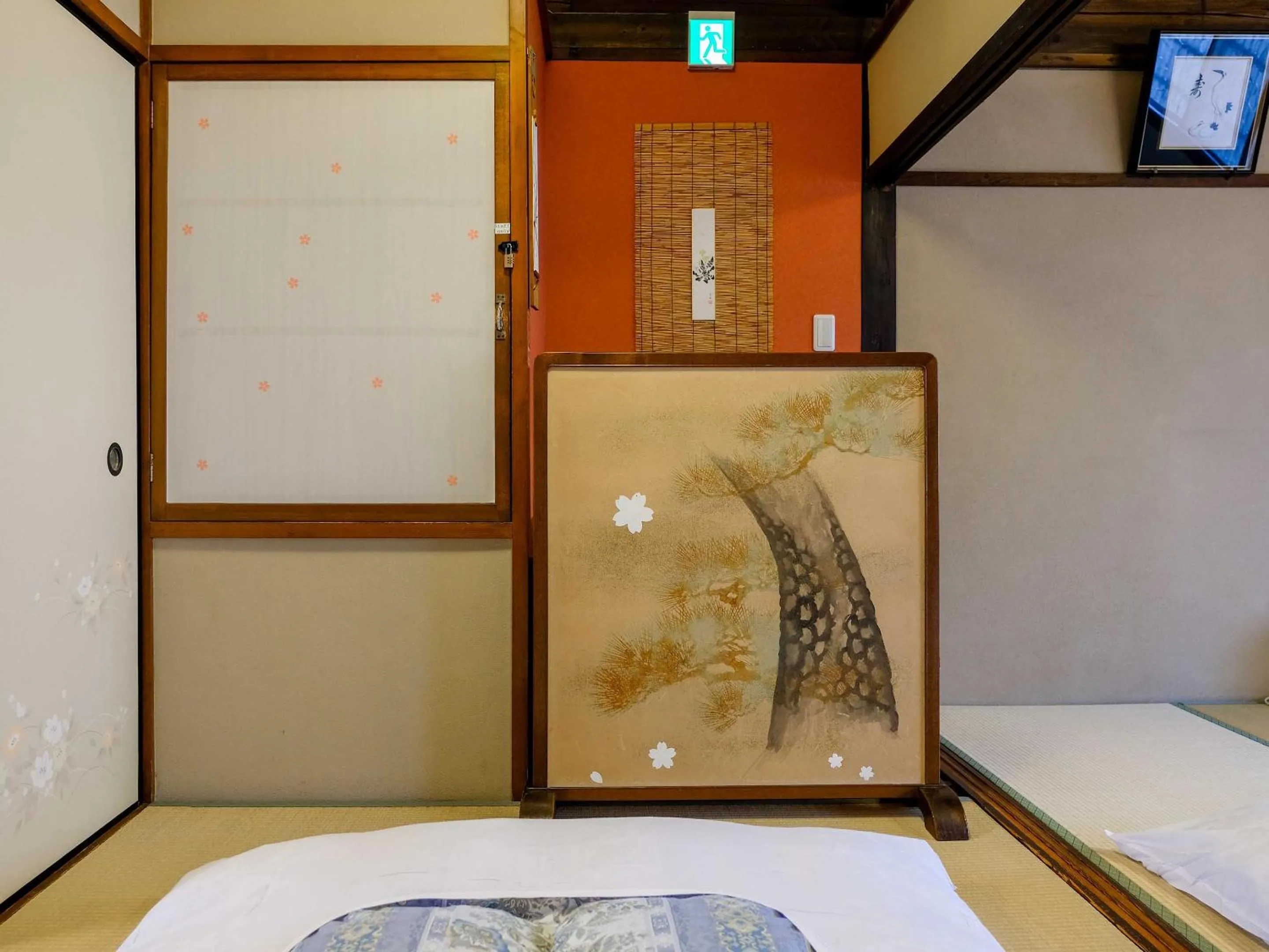Photo of the whole room, Bed in K-style kinkakuji