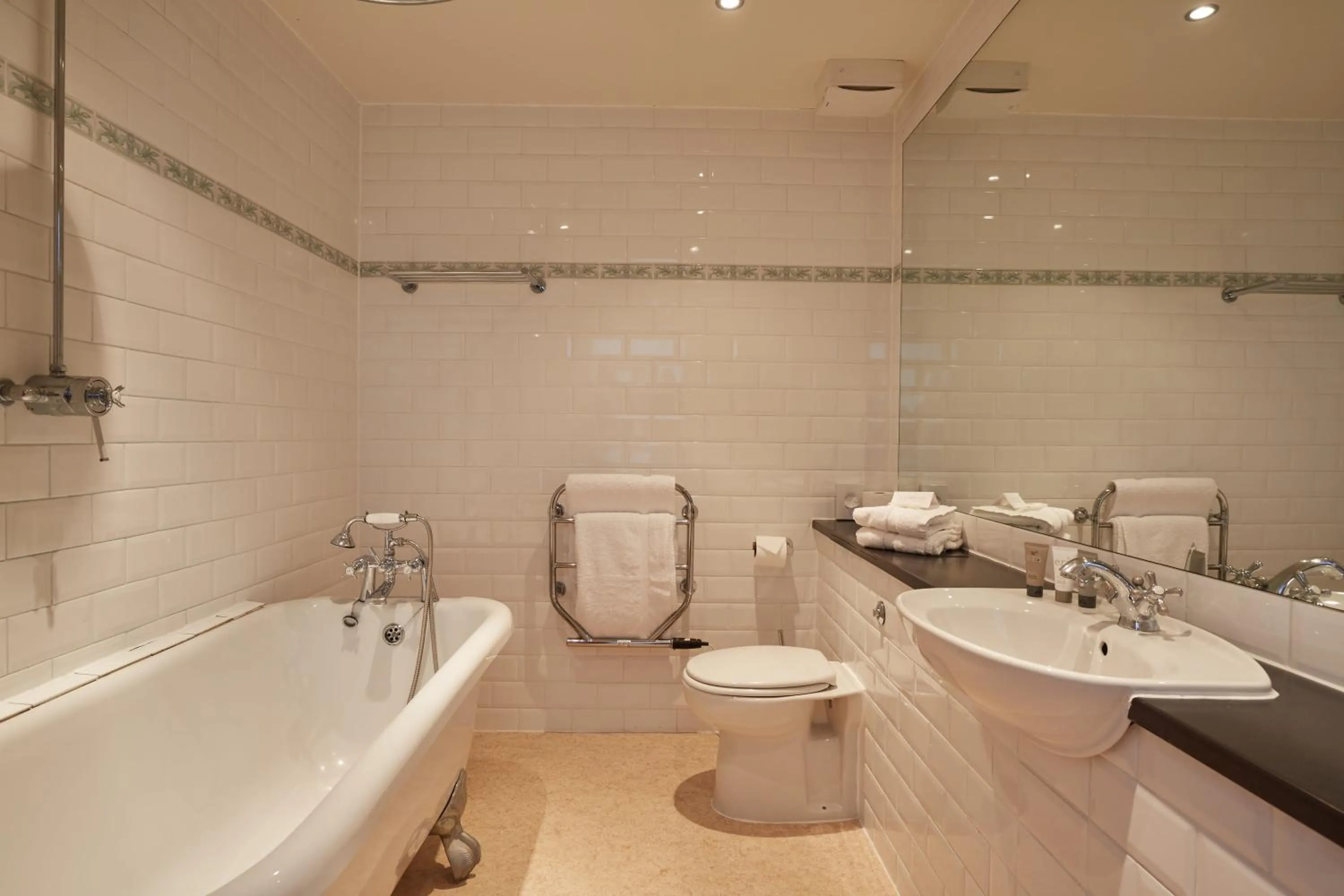 Bathroom in Lismoyne Hotel