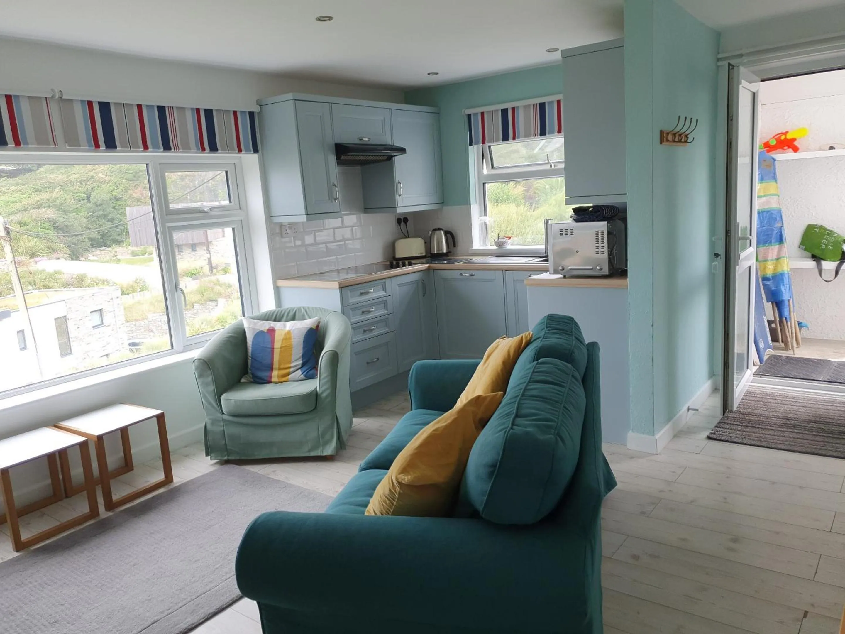 Living room in White Ocean