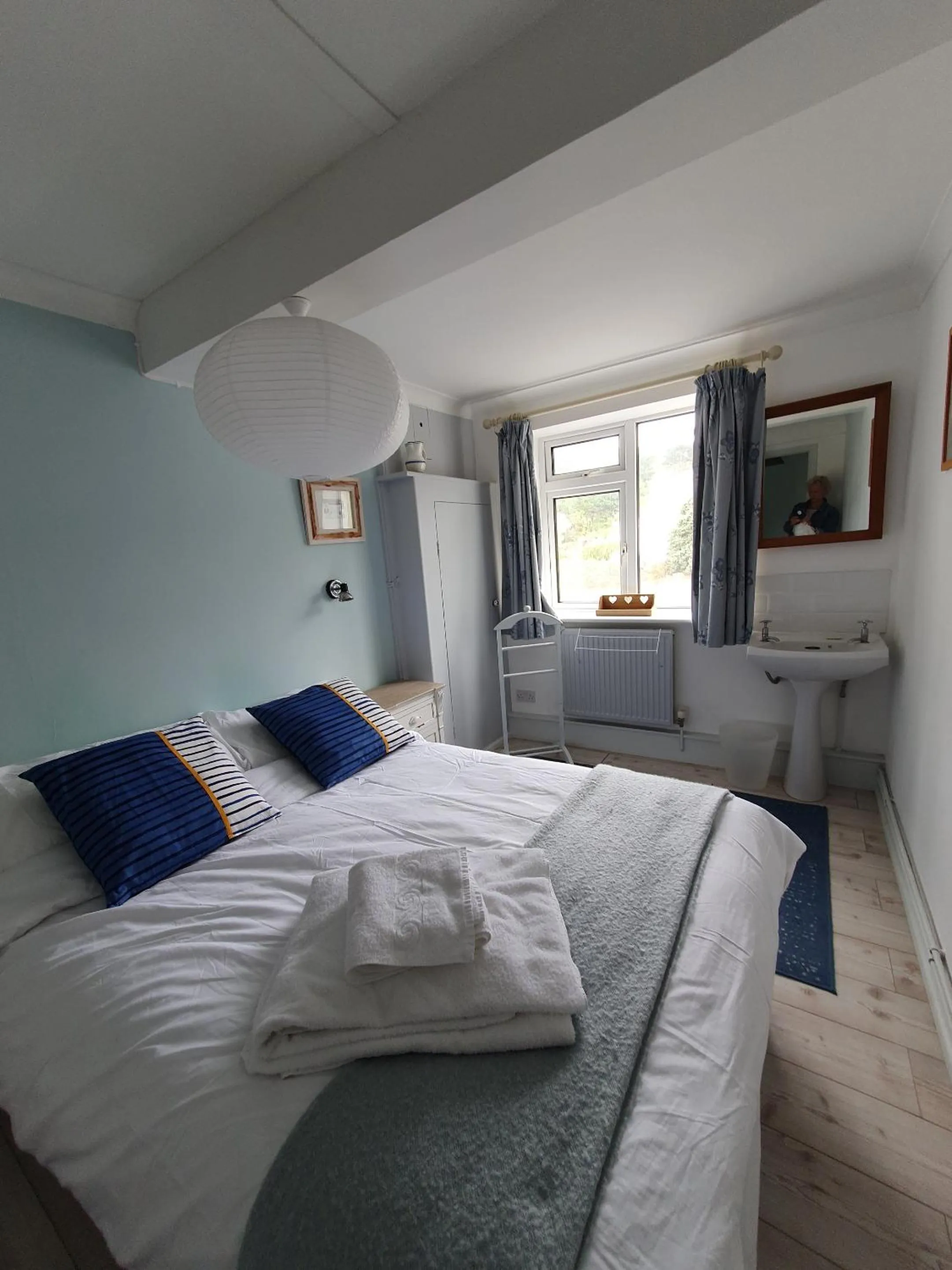 Bedroom in White Ocean