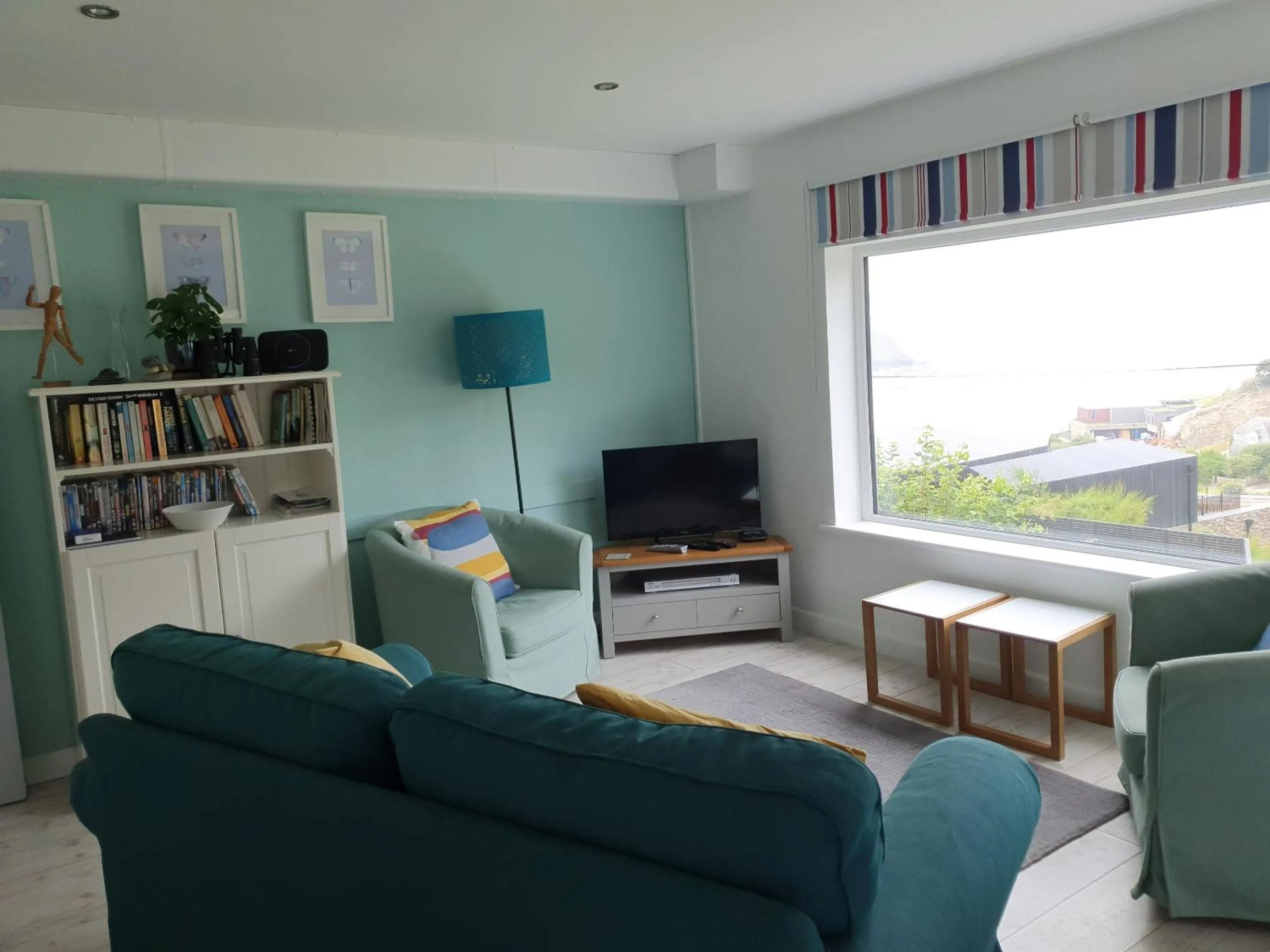 Living room in White Ocean