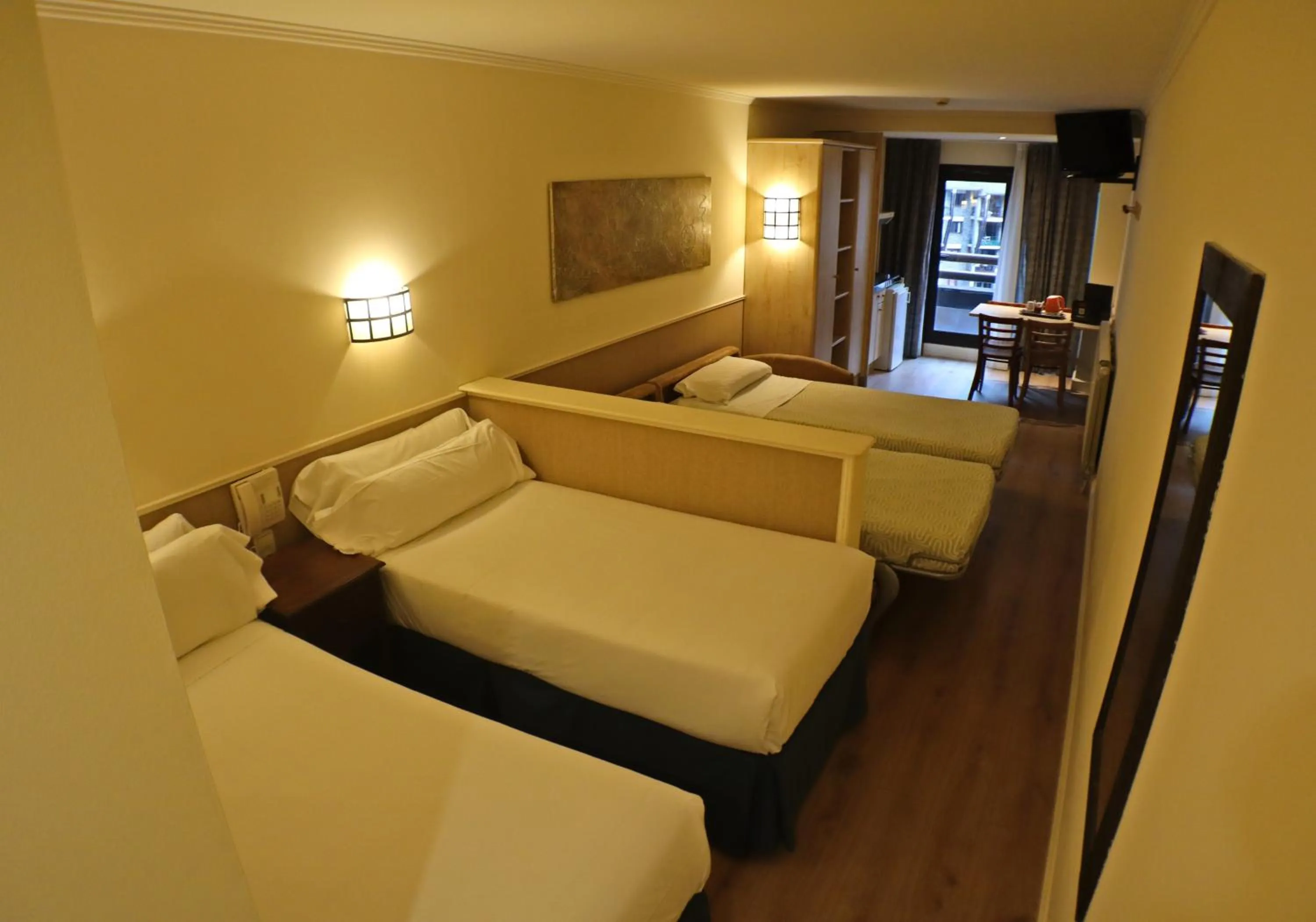 Photo of the whole room, Bed in Yomo Patagonia