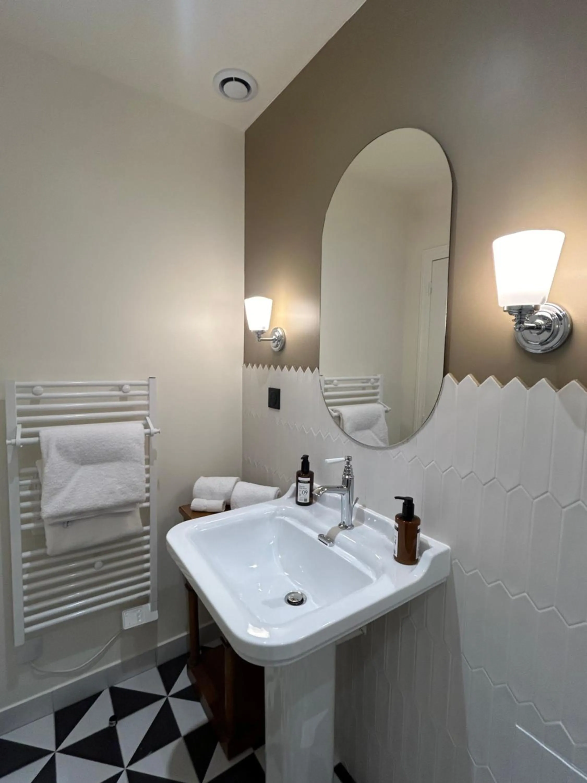 Bathroom in Hôtel de la Poste