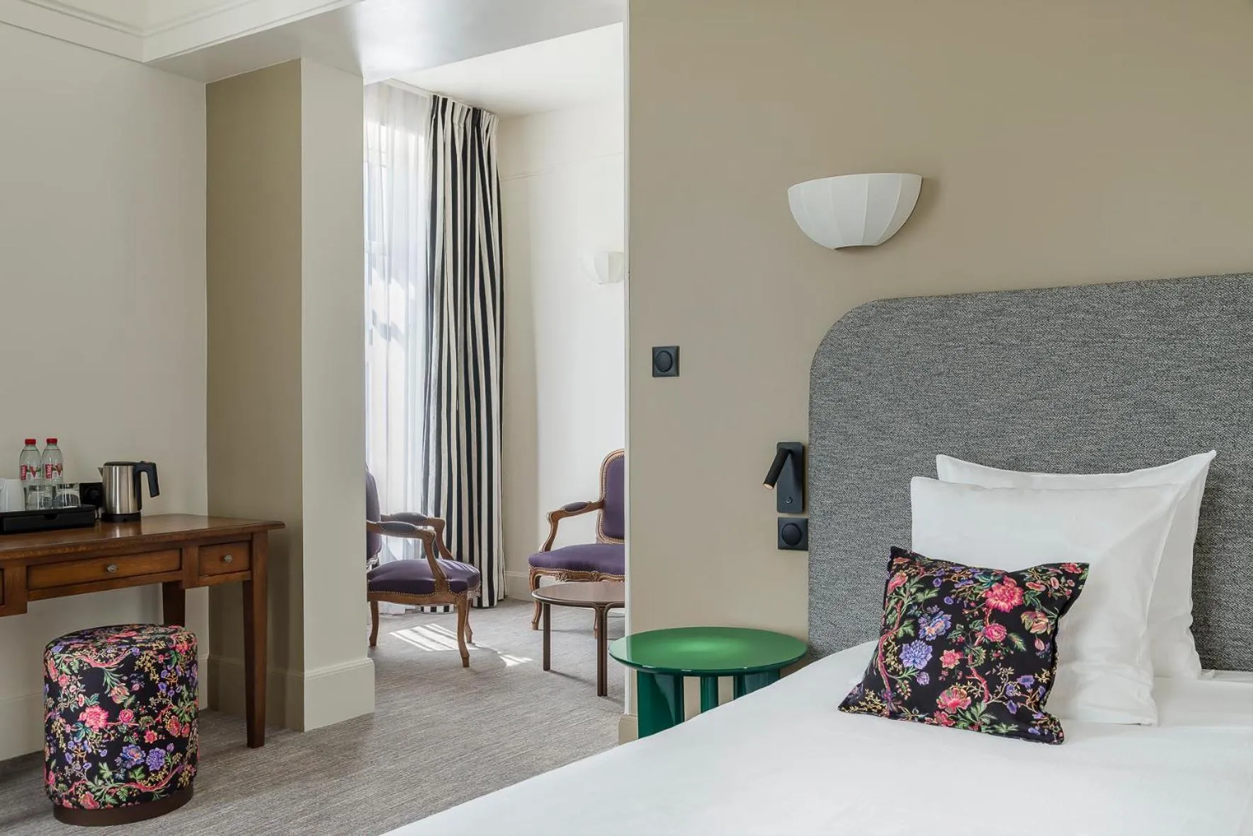 Bedroom, Bed in Hôtel de la Poste