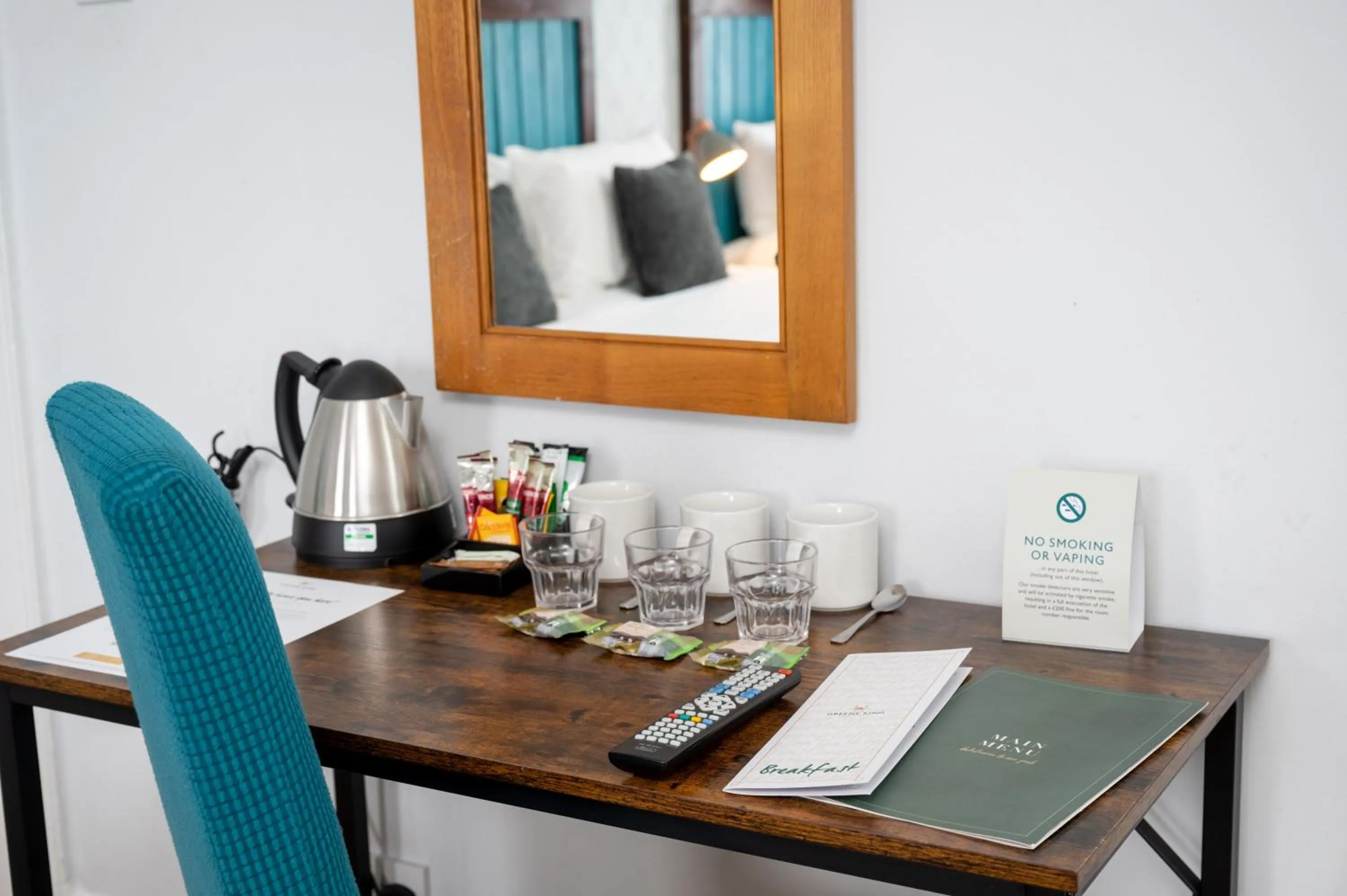 Coffee/tea facilities in Rising Sun Hotel by Greene King Inns