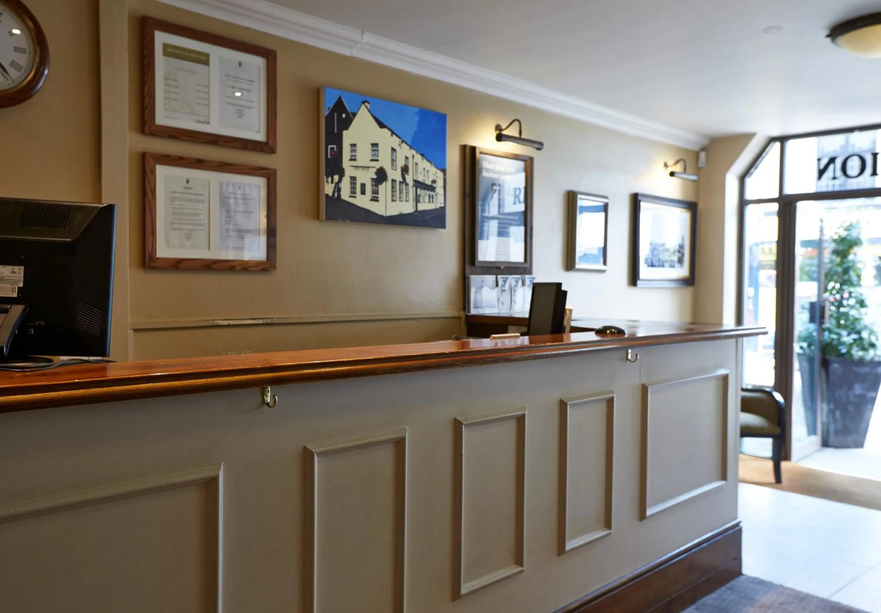 Lobby or reception in Ye Olde Talbot Hotel by Greene King Inns