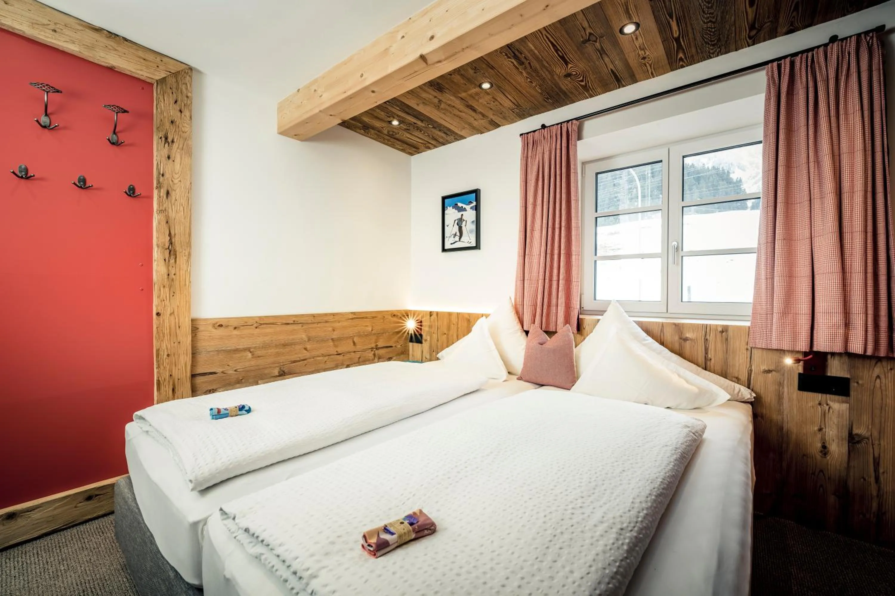 Bed in Pension der Steinbock - das 300 Jahre alte Bauernhaus - TIROL